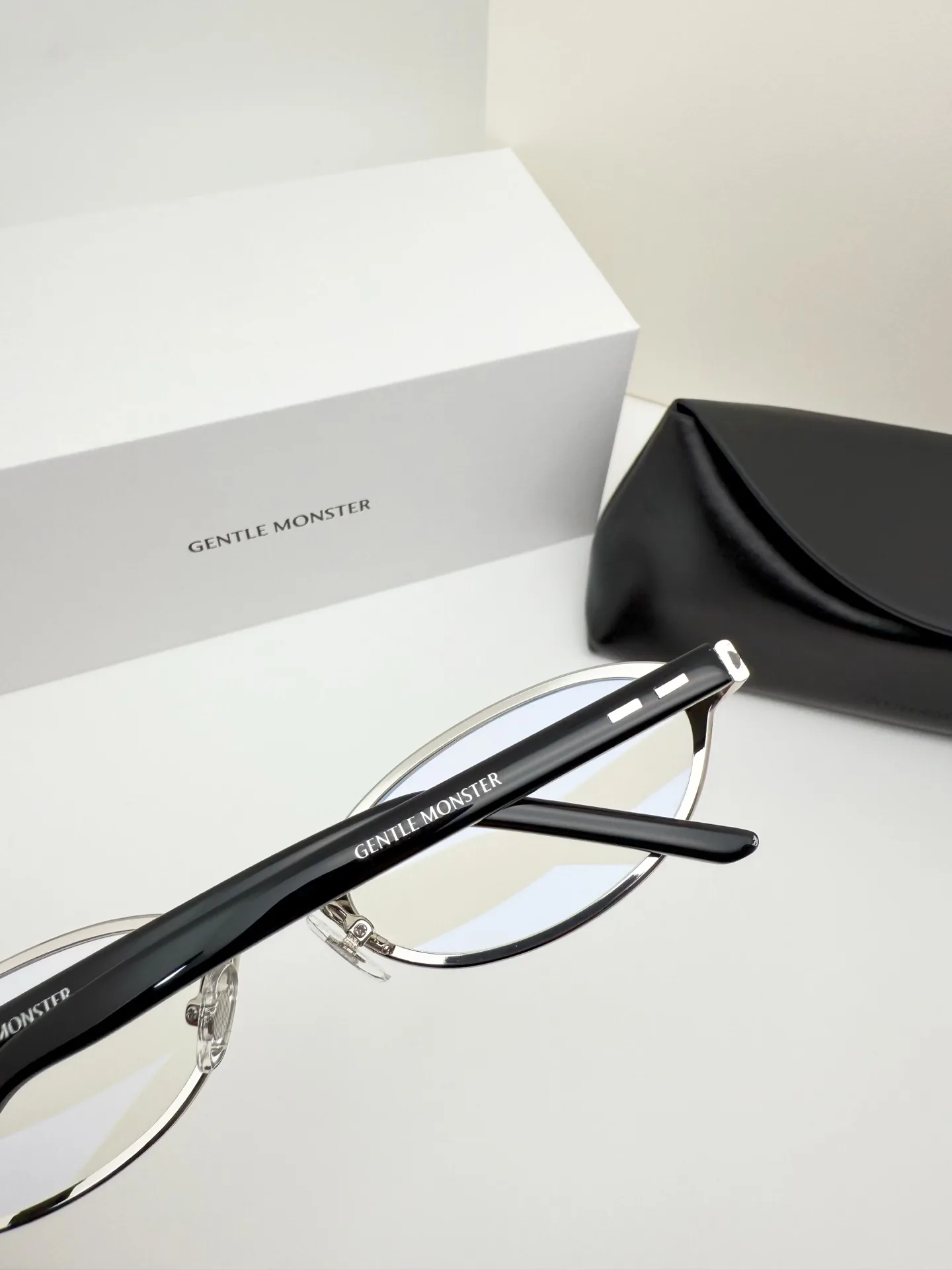 GM Vintage Oval-Frame Sunglasses D34017752 — view 5