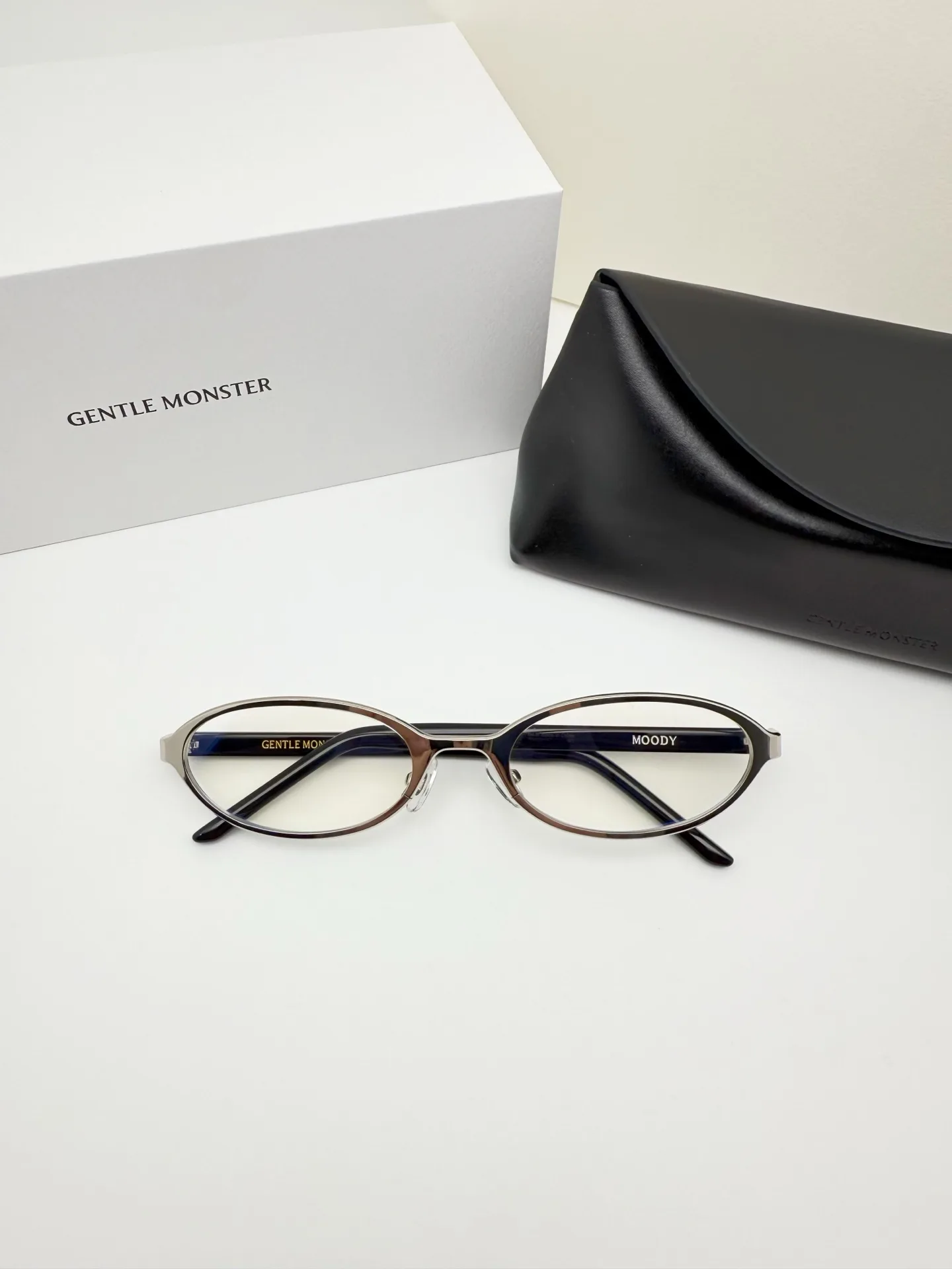 GM Vintage Oval-Frame Sunglasses D34017752 — view 6
