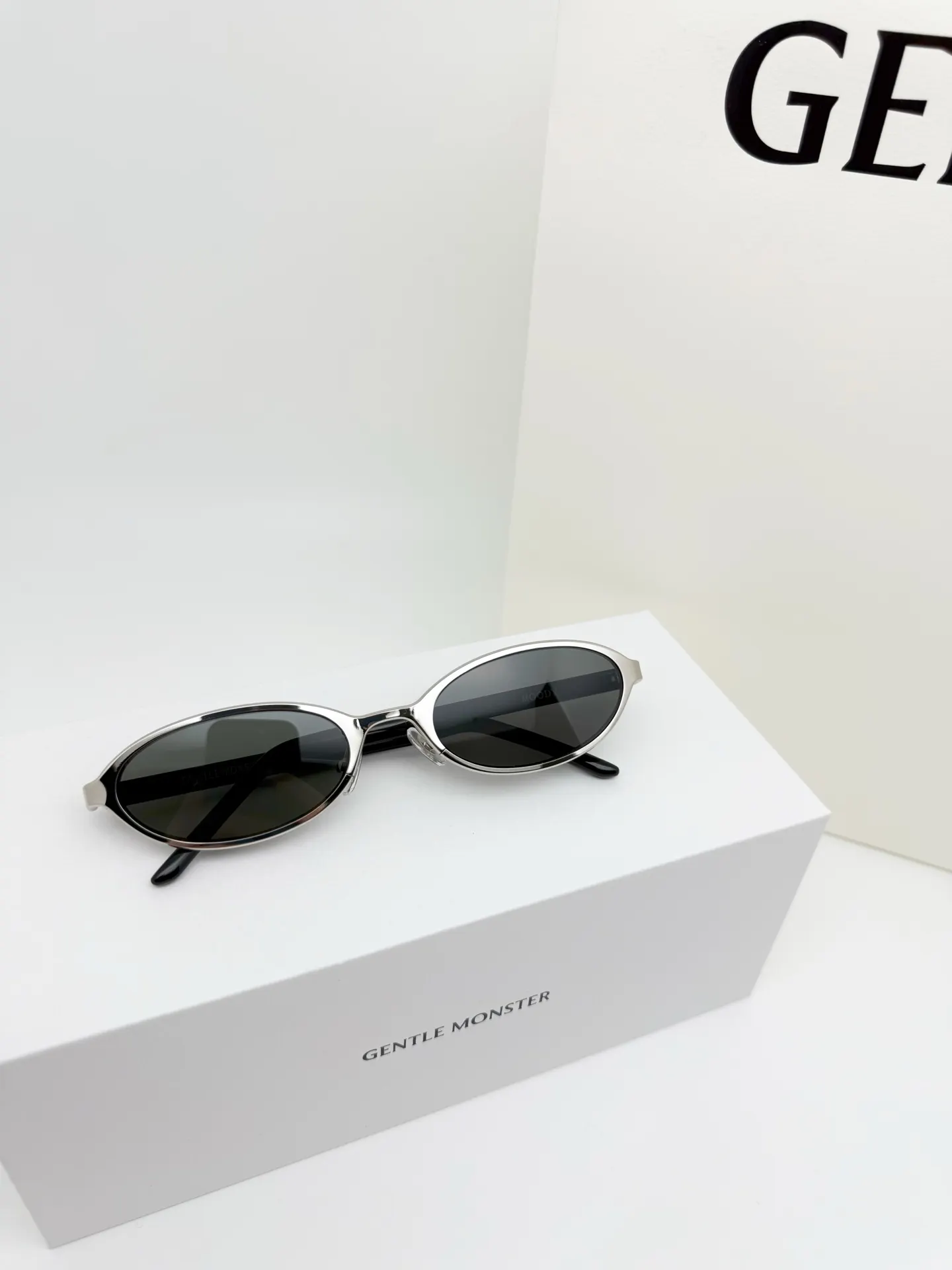 GM Vintage Oval-Frame Sunglasses D34017753