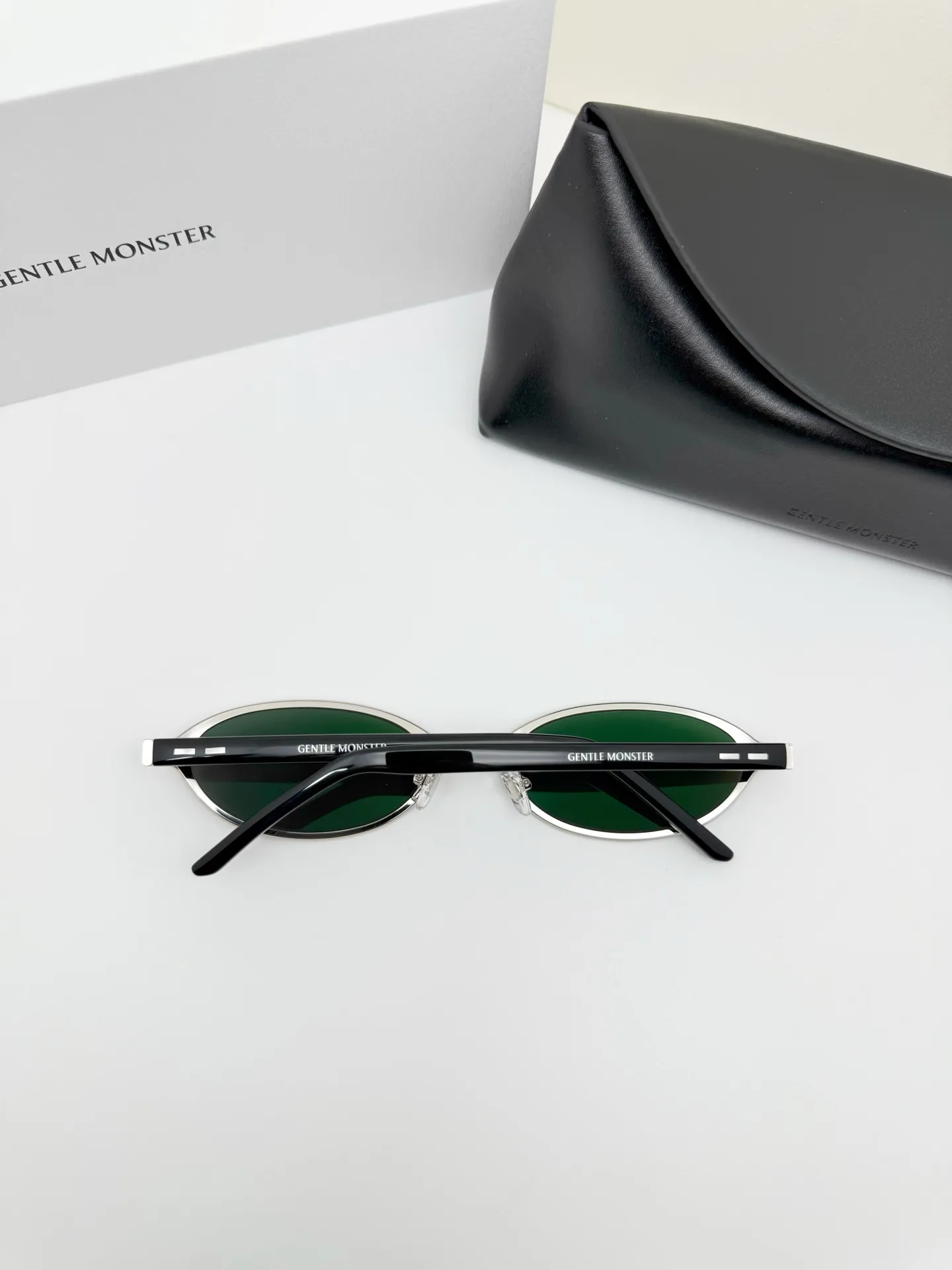 GM Vintage Oval-Frame Sunglasses D34017753 — view 3