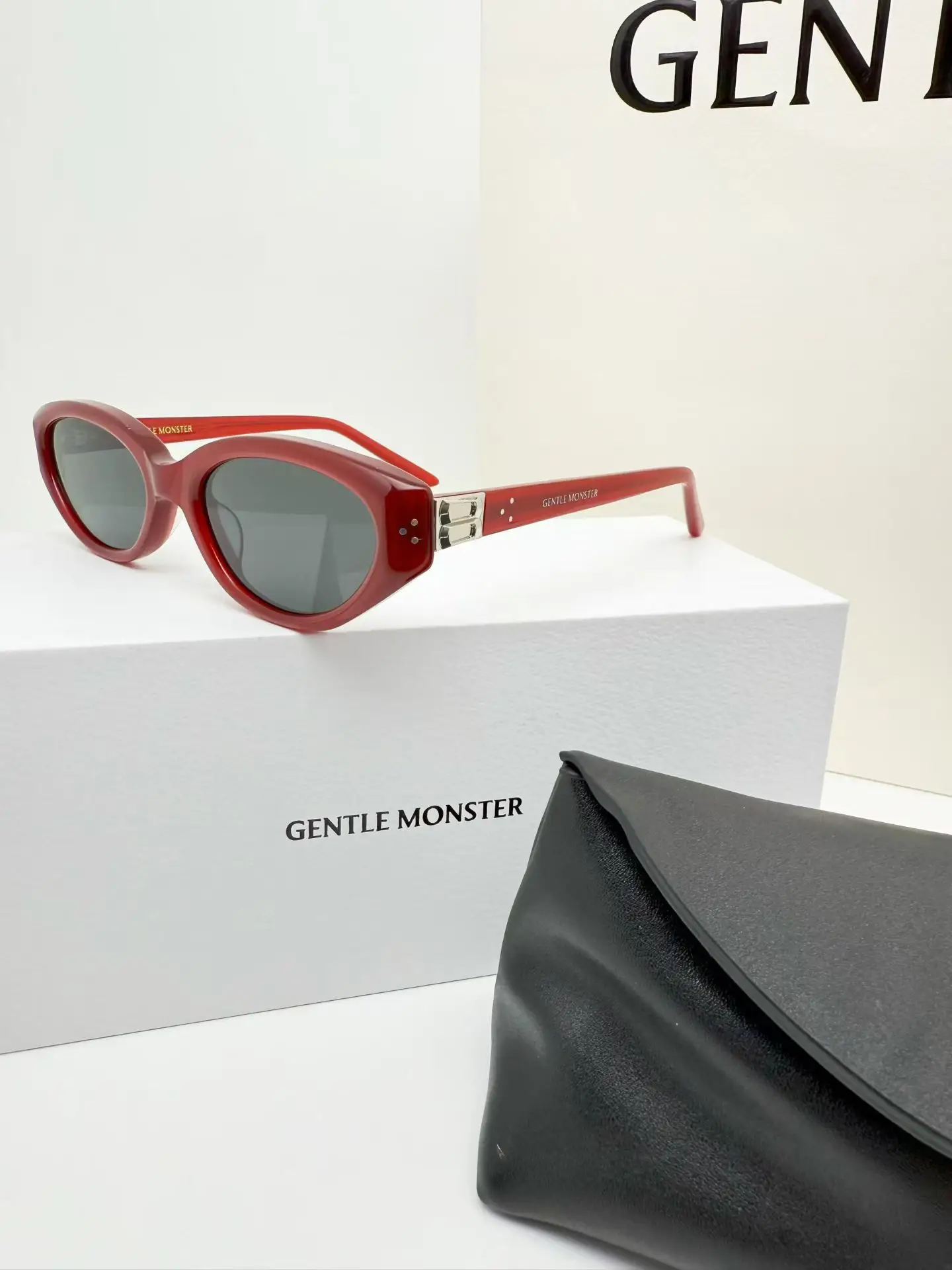 GM Vanilla Cat-Eye Sunglasses D34017765