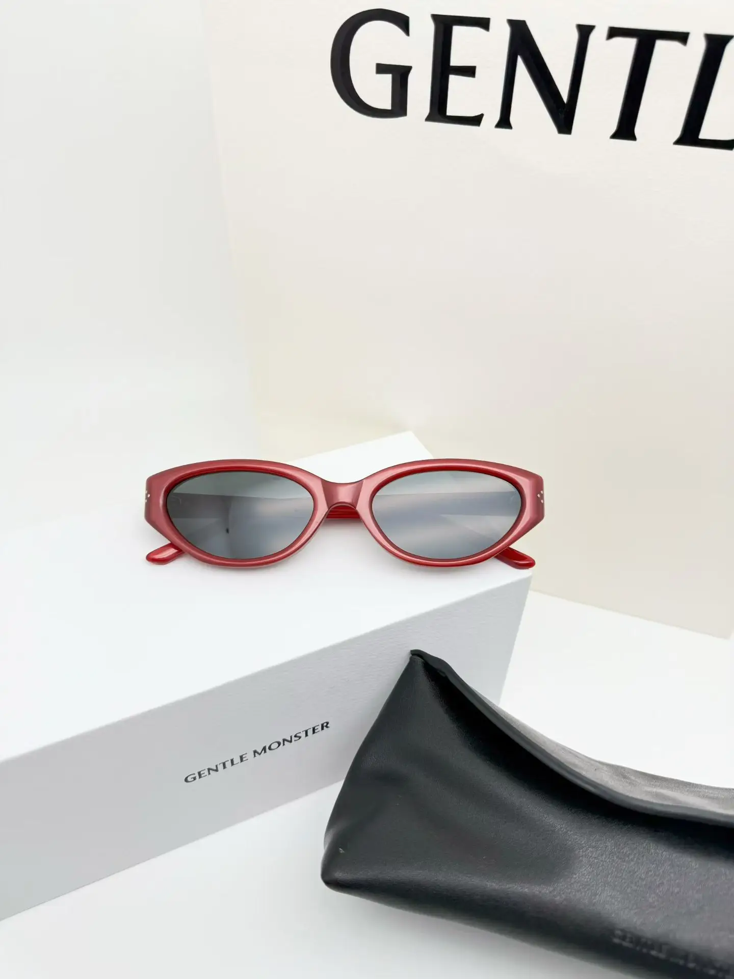 GM Vanilla Cat-Eye Sunglasses D34017765 — view 6