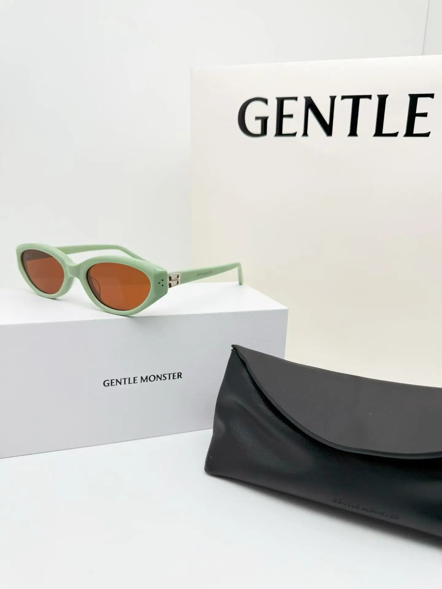 Vanilla Cat-Eye Acetate Sunglasses D34017766 — view 5