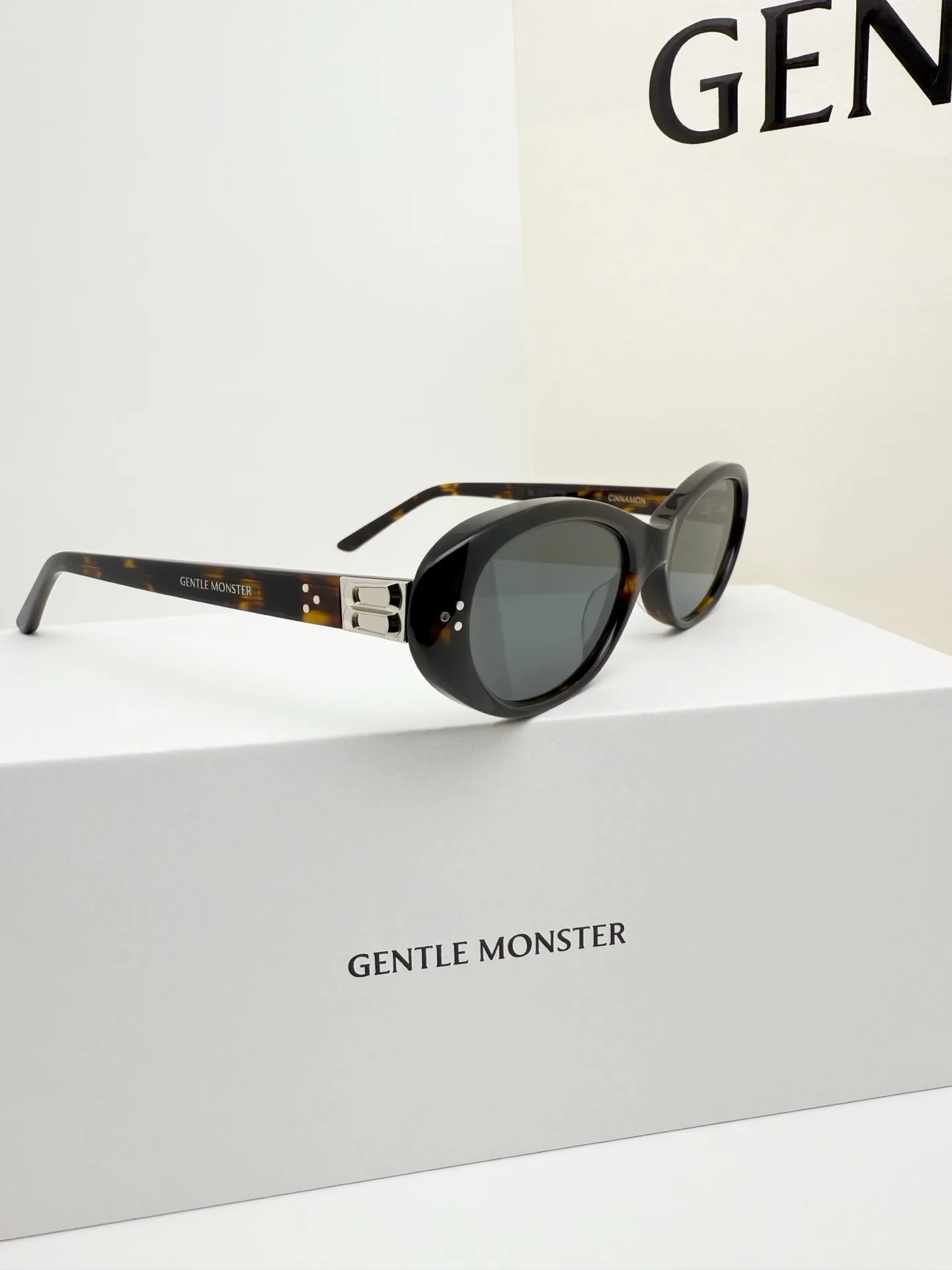 GM Cinnamon Cat-Eye Sunglasses D34017759 — view 3