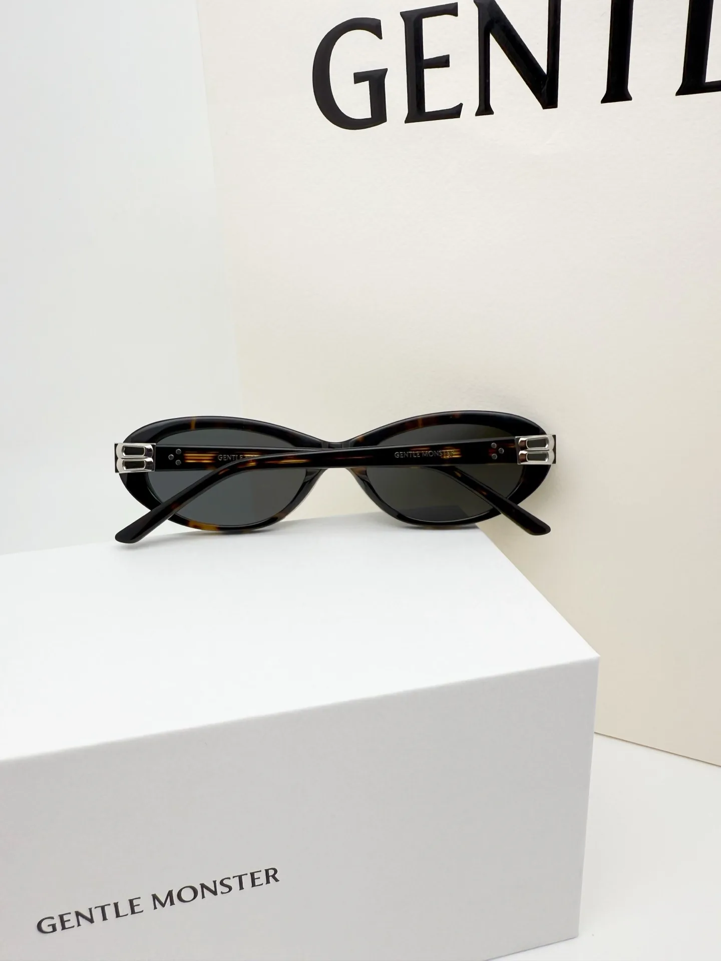 GM Cinnamon Cat-Eye Sunglasses D34017759 — view 5