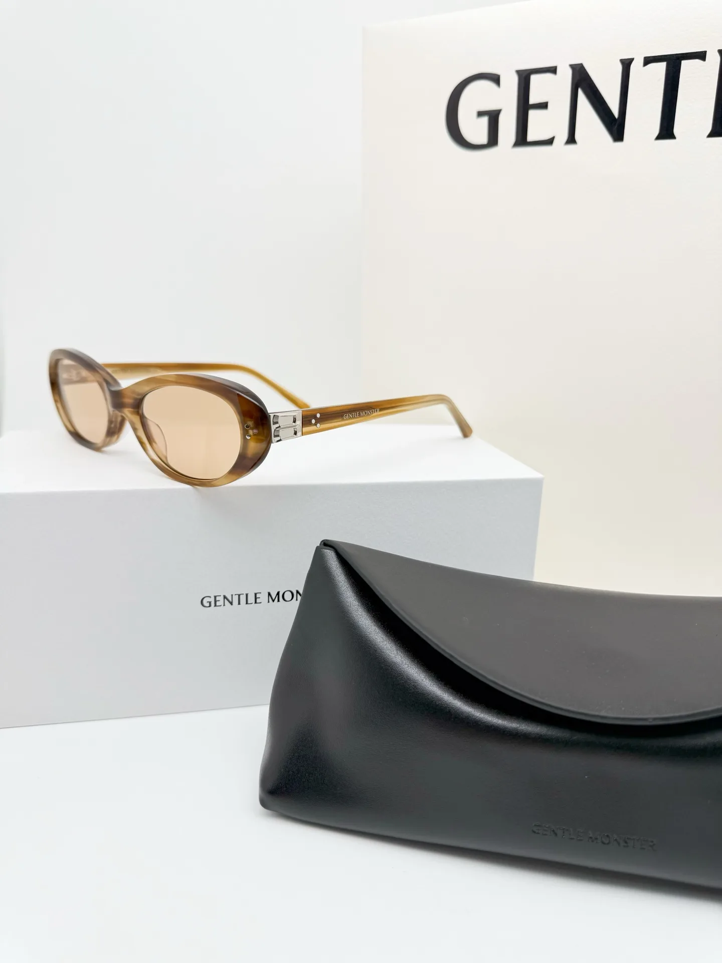 GM Cinnamon Cat-Eye Sunglasses D34017757 — view 3