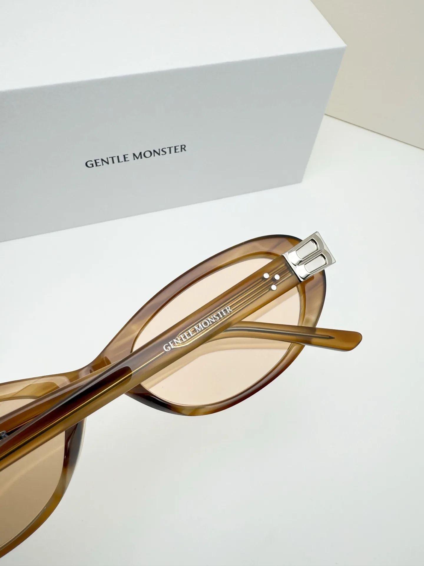 GM Cinnamon Cat-Eye Sunglasses D34017757 — view 6