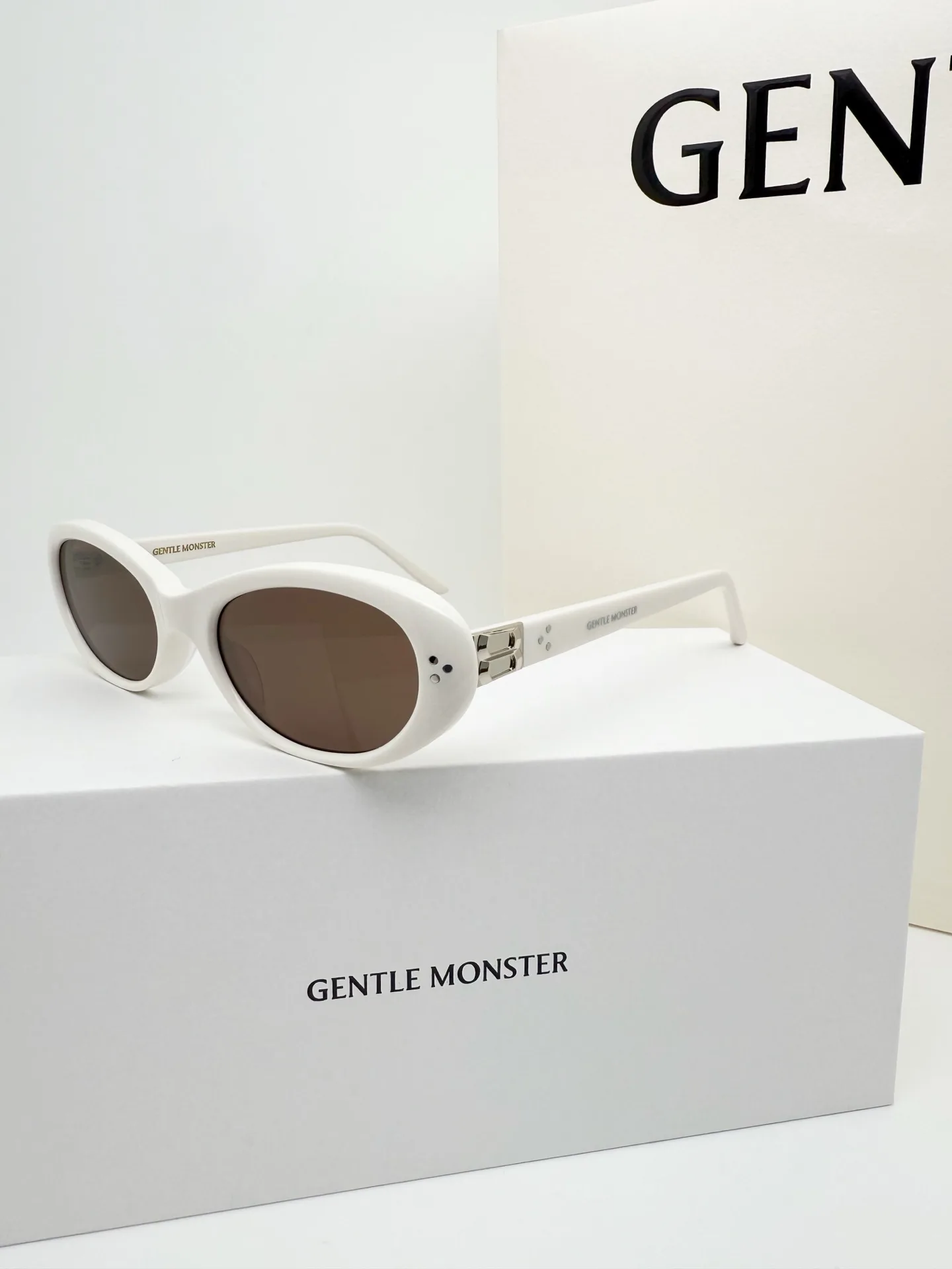 GM Cinnamon Cat-Eye Sunglasses D34017758