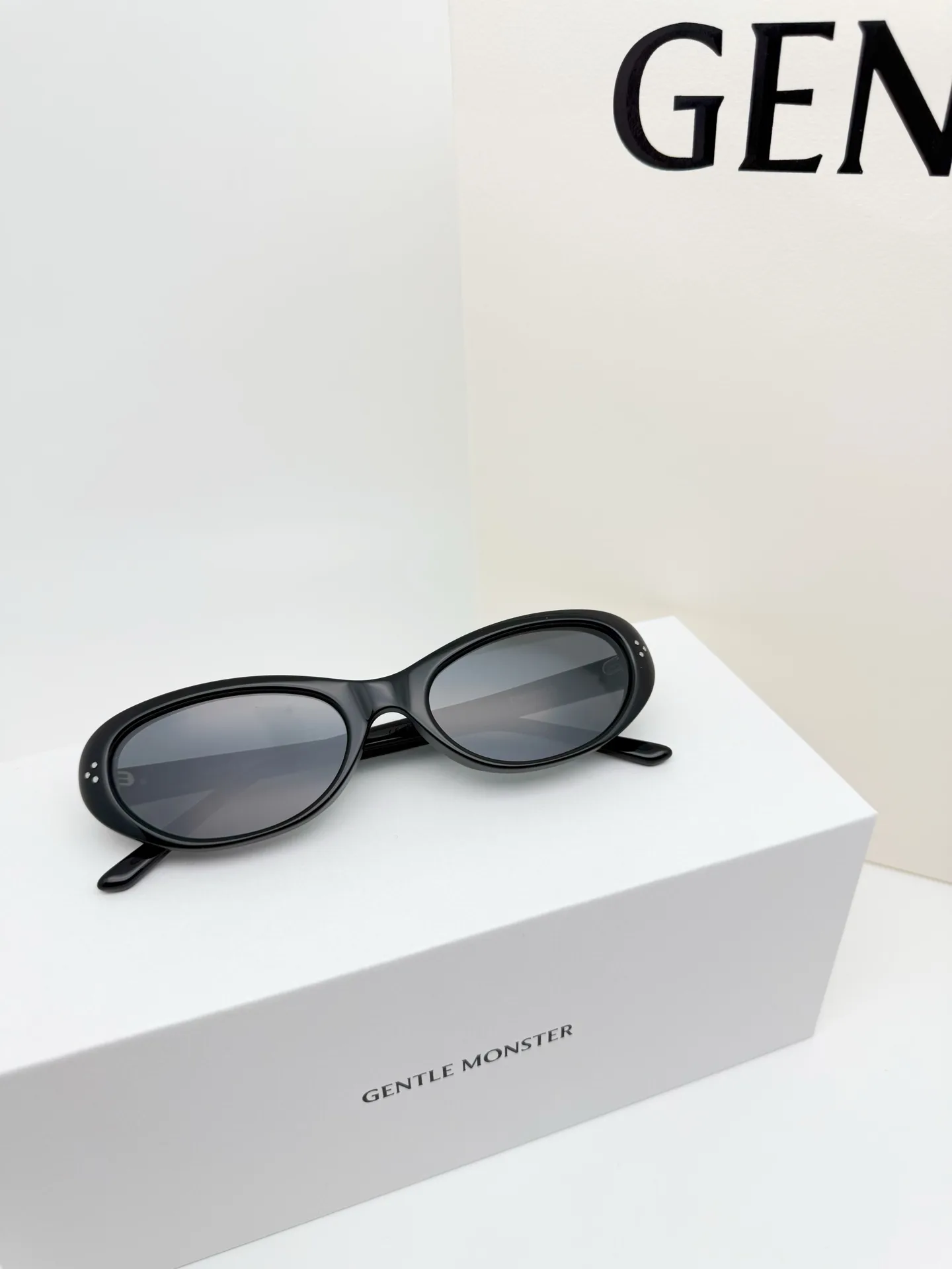 GM Cinnamon Cat-Eye Sunglasses D34017760 — view 3