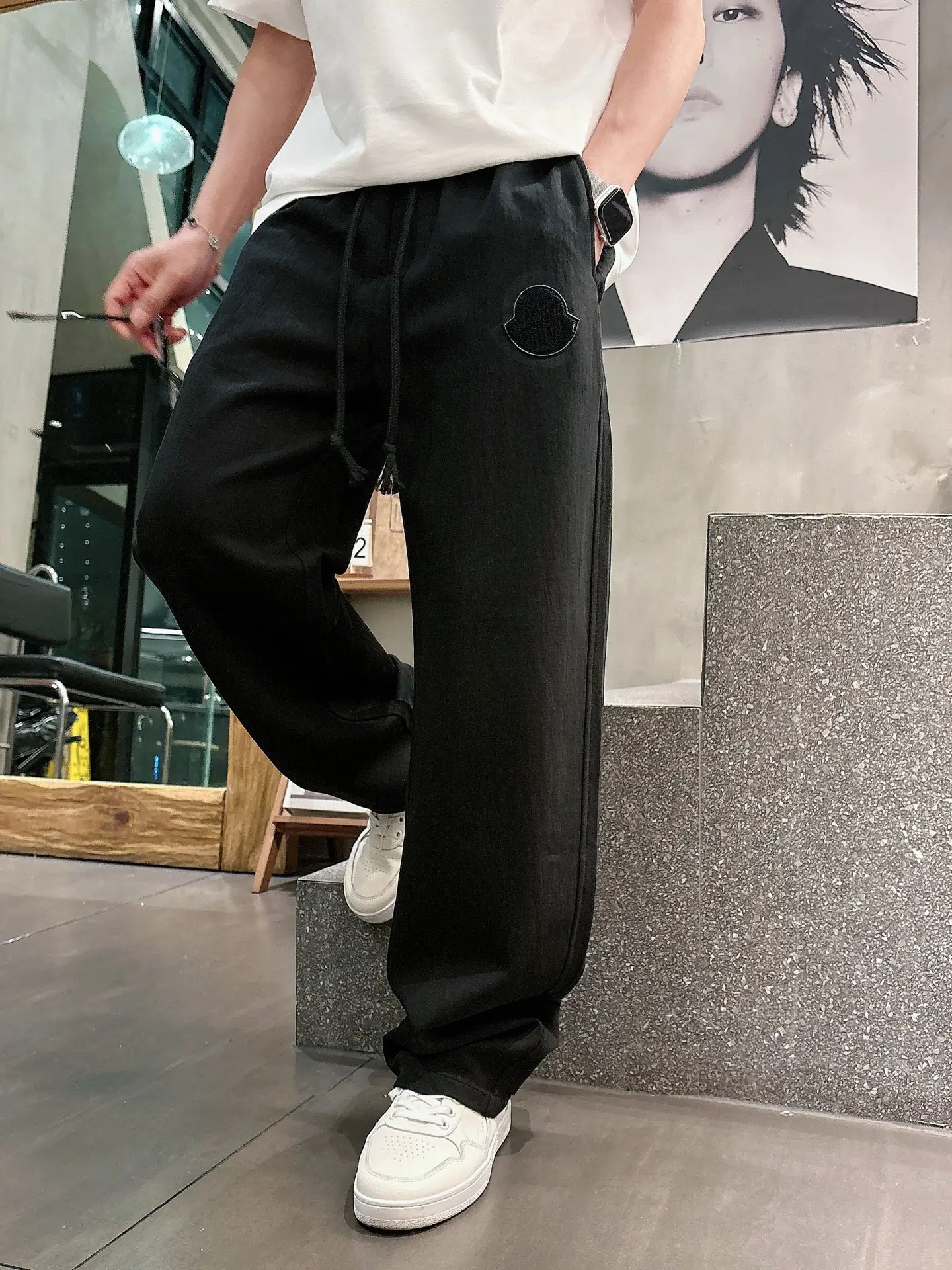 Logo-Patch Straight-Leg Casual Trousers D22514663 — view 3