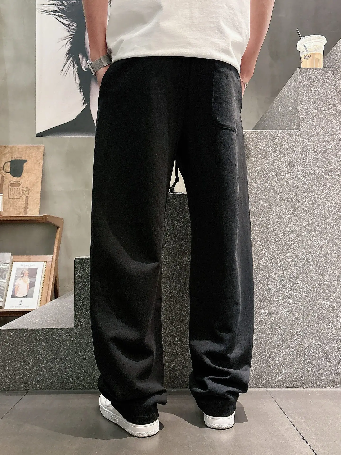 Logo-Patch Straight-Leg Casual Trousers D22514663 — view 6