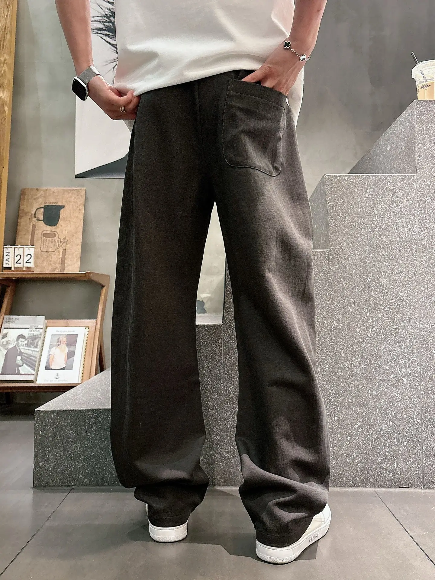 Moncler Logo-Patch Straight-Leg Sweatpants D22514664 — view 2