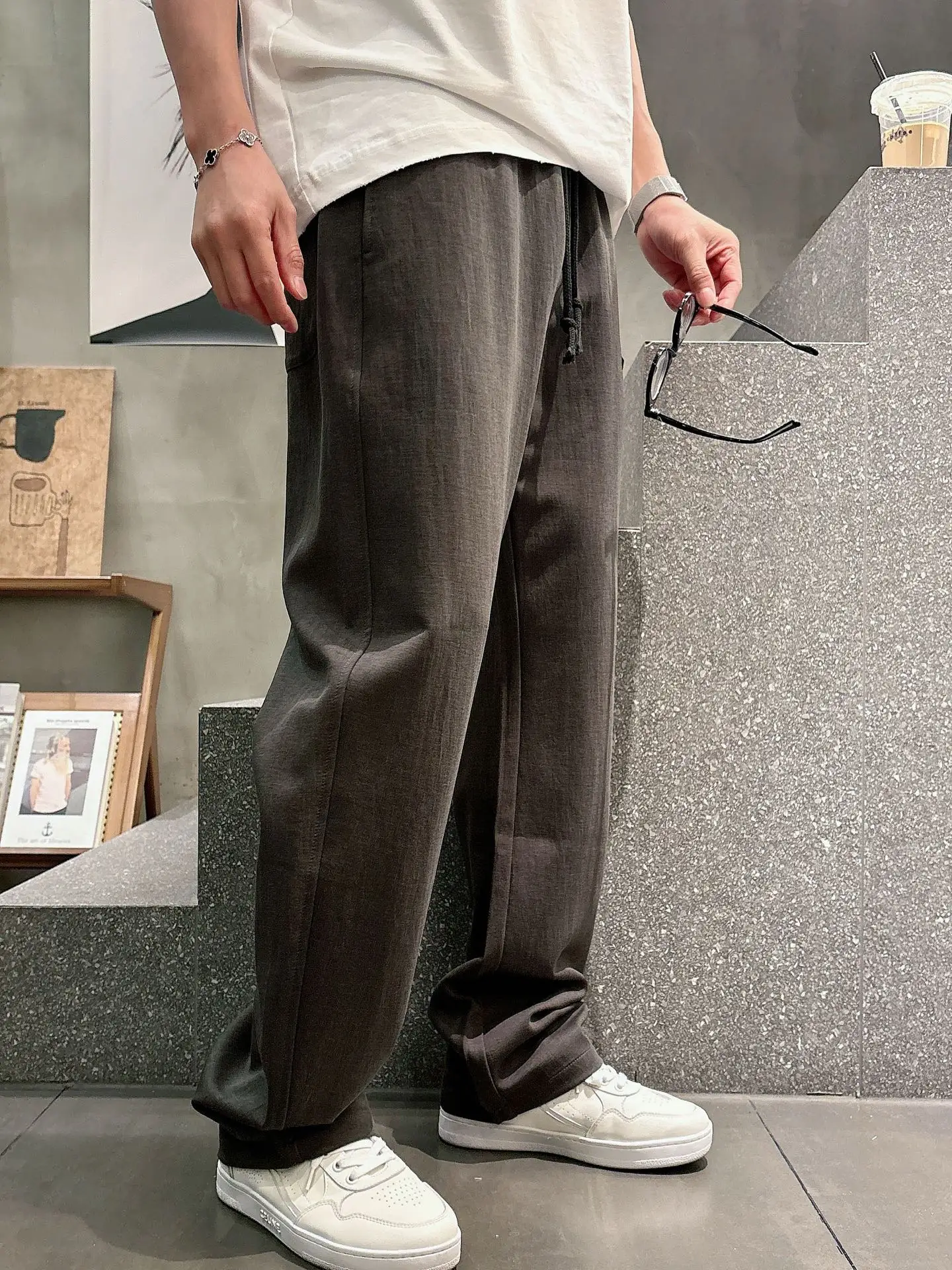 Moncler Logo-Patch Straight-Leg Sweatpants D22514664 — view 3