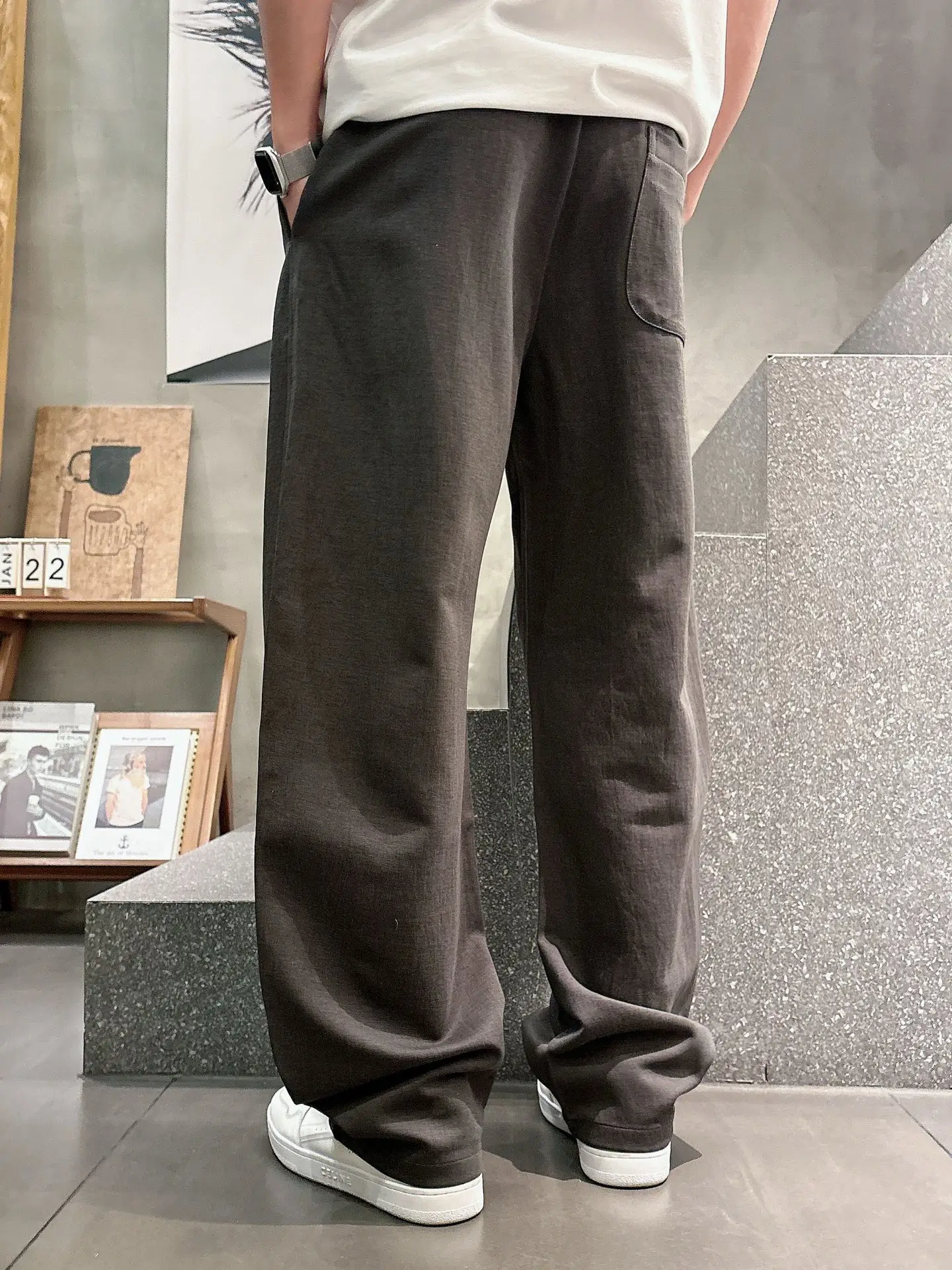 Moncler Logo-Patch Straight-Leg Sweatpants D22514664 — view 7
