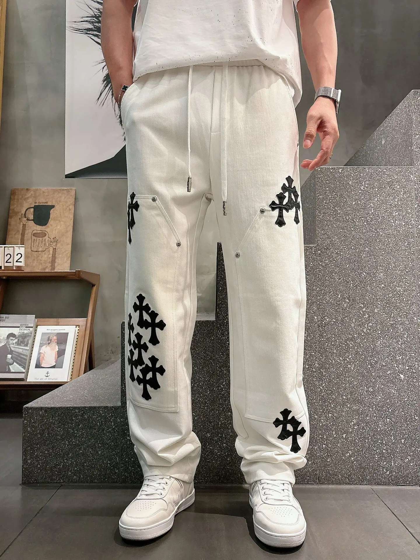 Cross-Patch Appliqué Drawstring Trousers D23514658