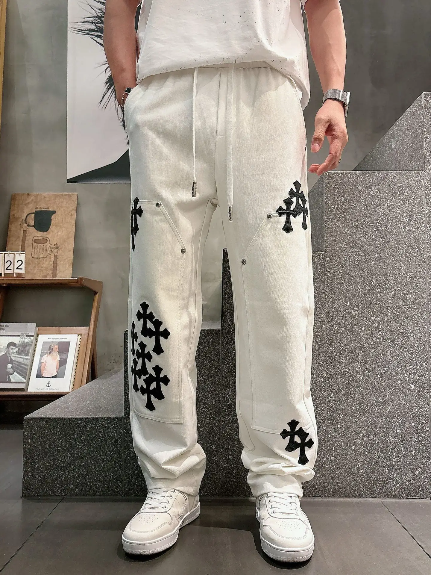 Cross-Patch Appliqué Drawstring Trousers D23514658