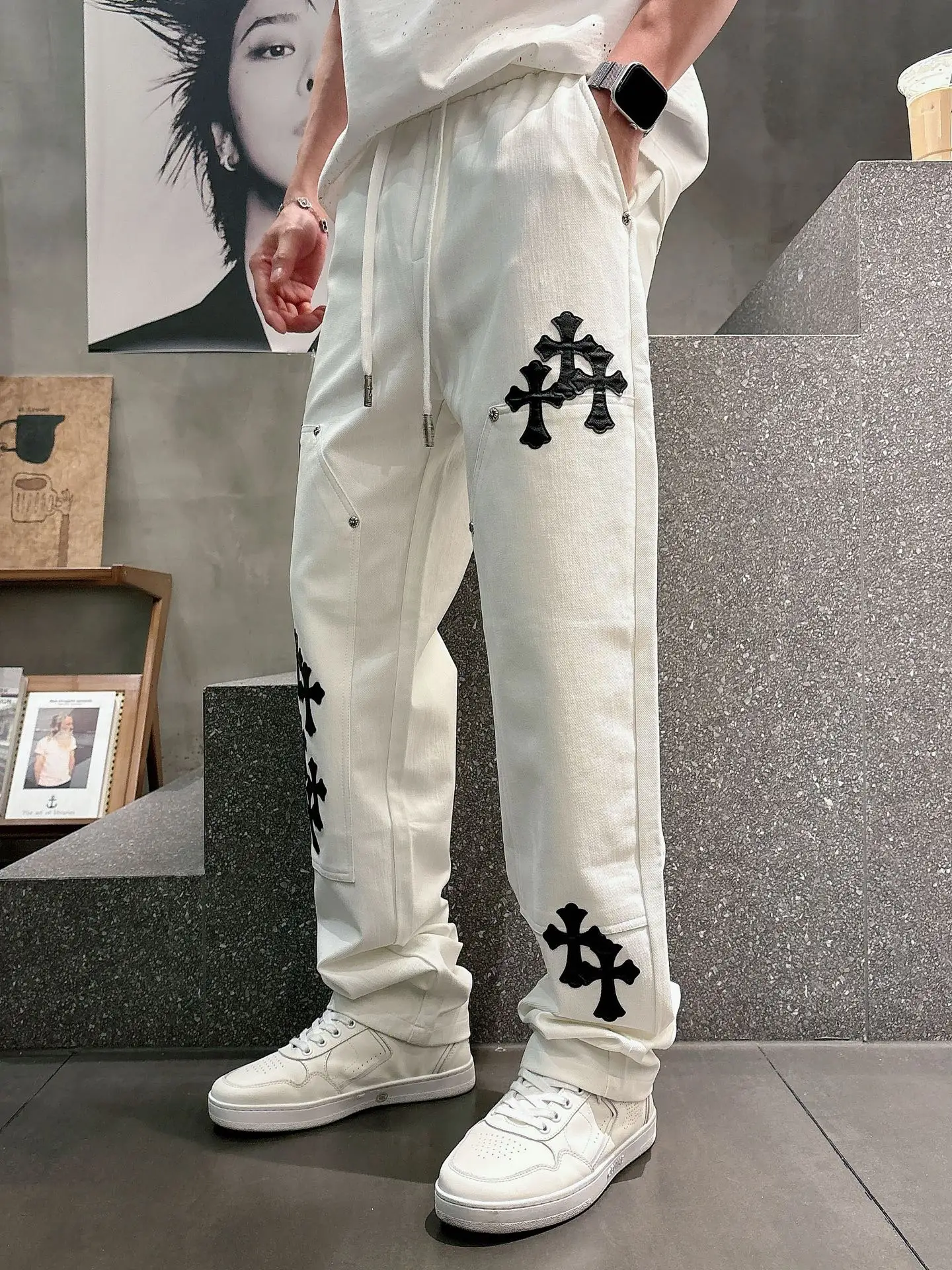 Cross-Patch Appliqué Drawstring Trousers D23514658 — view 3