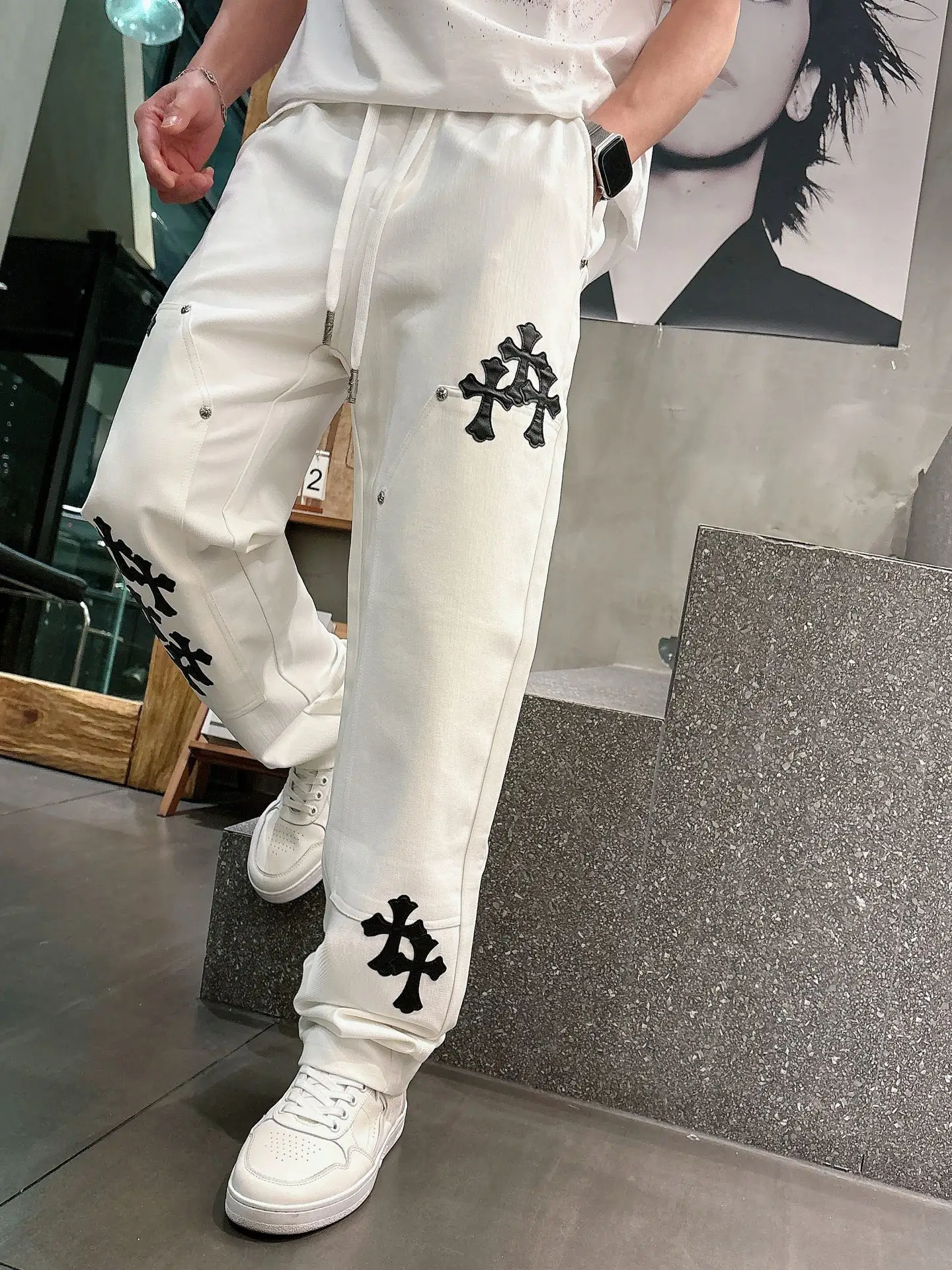 Cross-Patch Appliqué Drawstring Trousers D23514658 — view 4