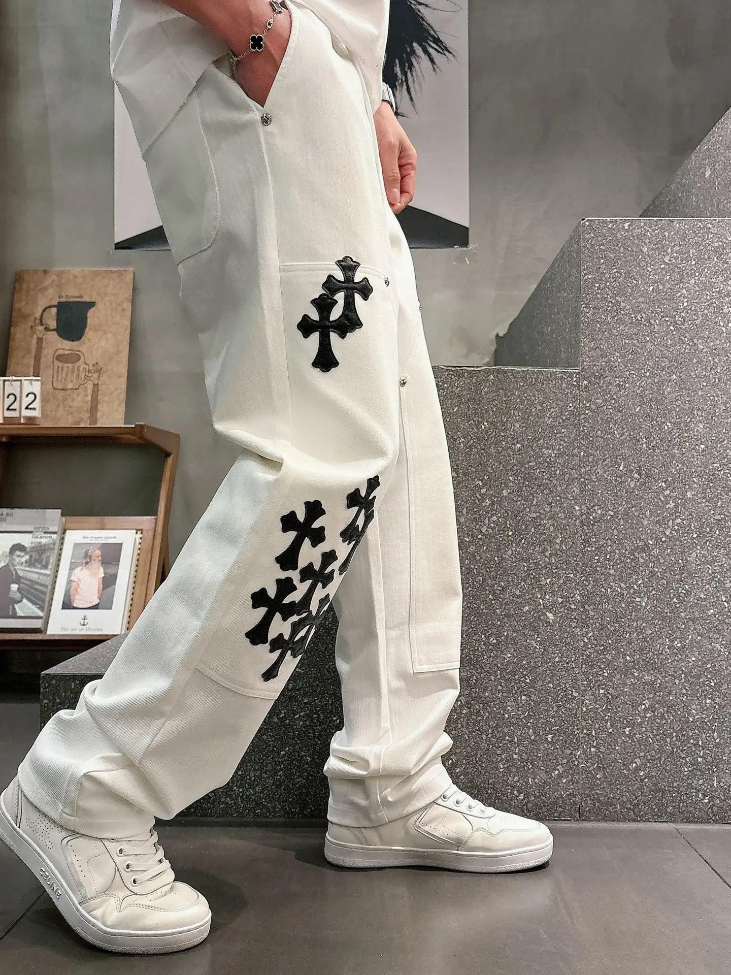 Cross-Patch Appliqué Drawstring Trousers D23514658 — view 5