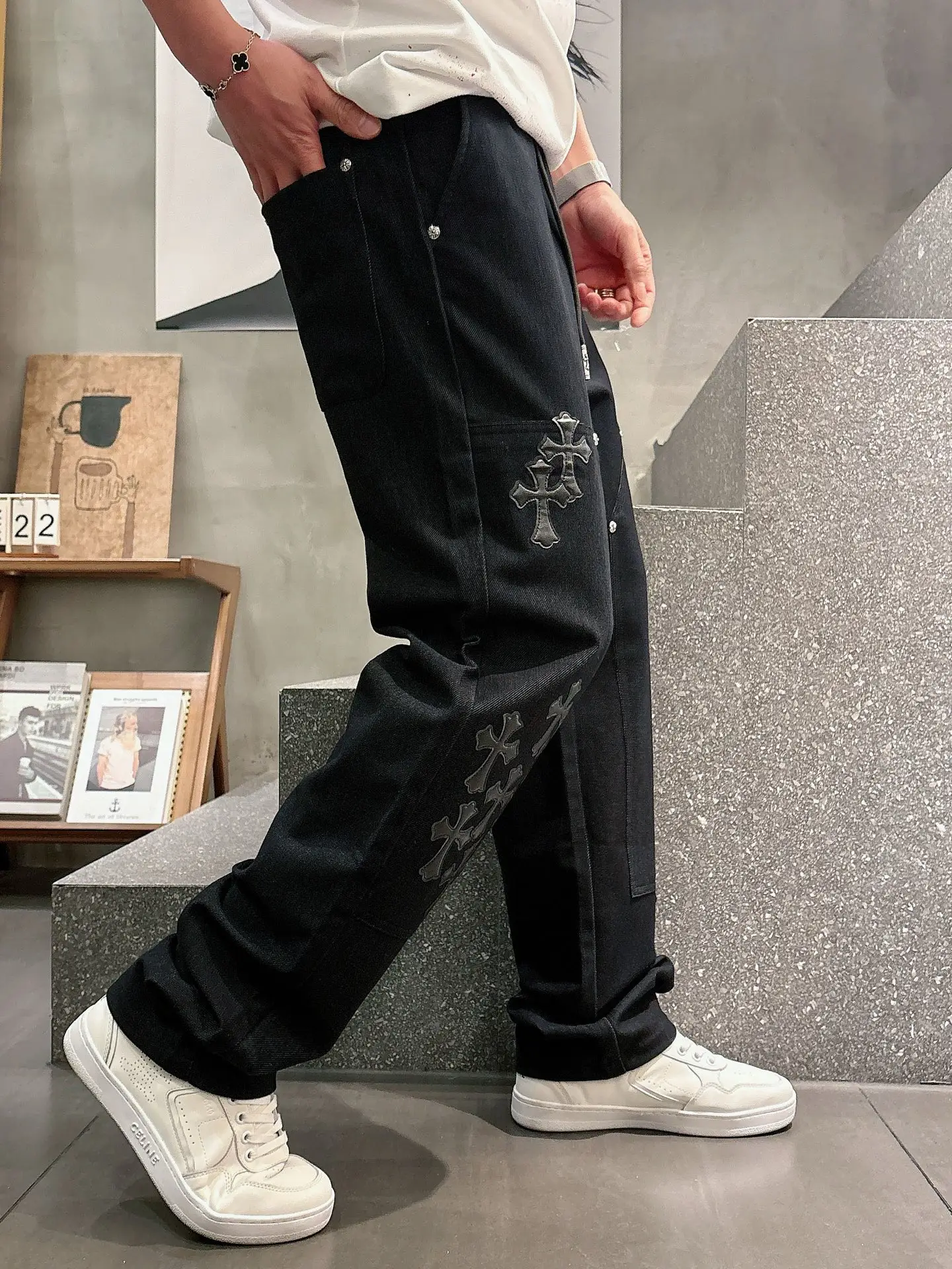Appliqué Patch Studded Trousers D23514657 — view 6