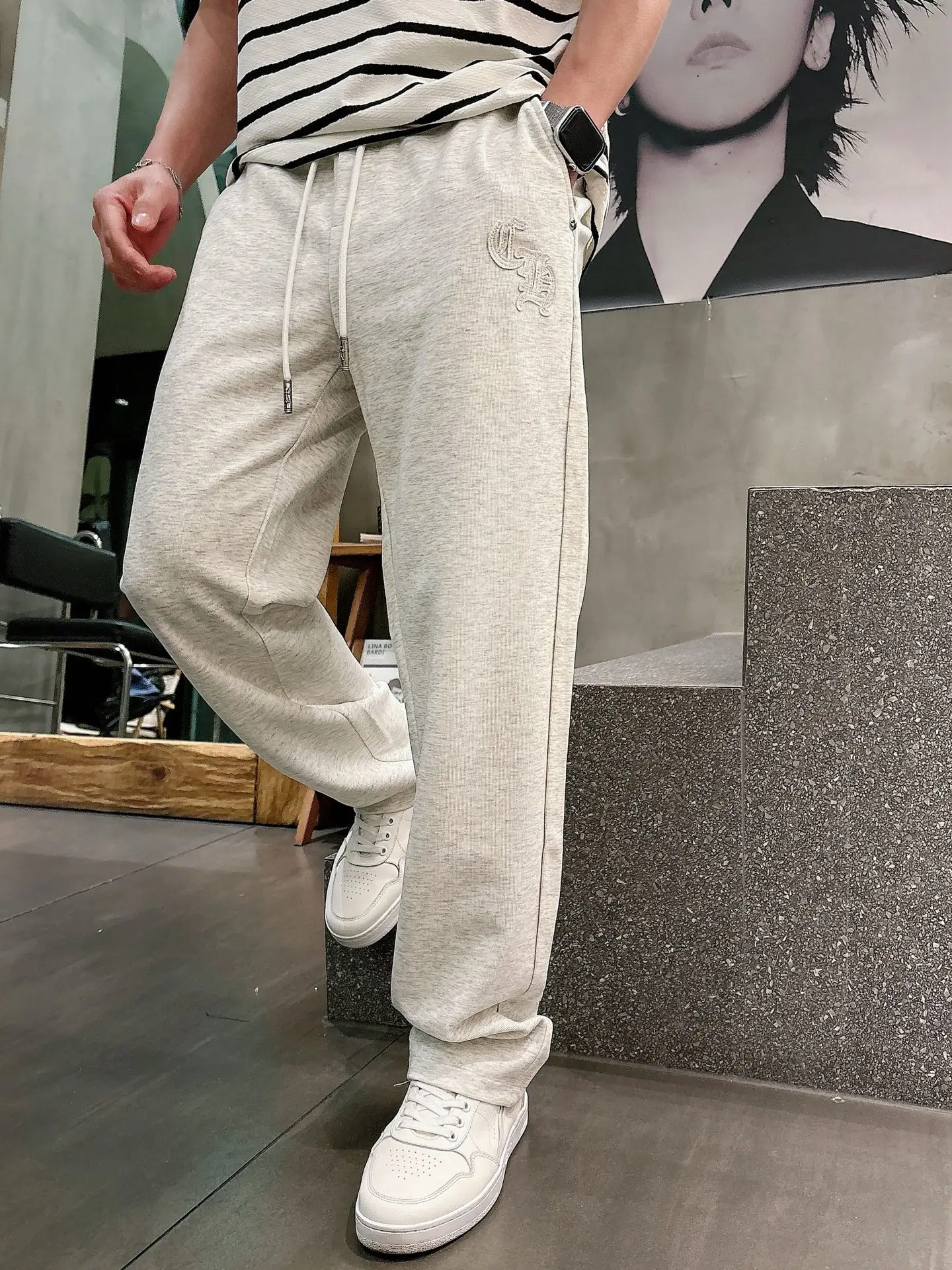 Logo Patch Straight-Leg Sweatpants D22013348 — view 2