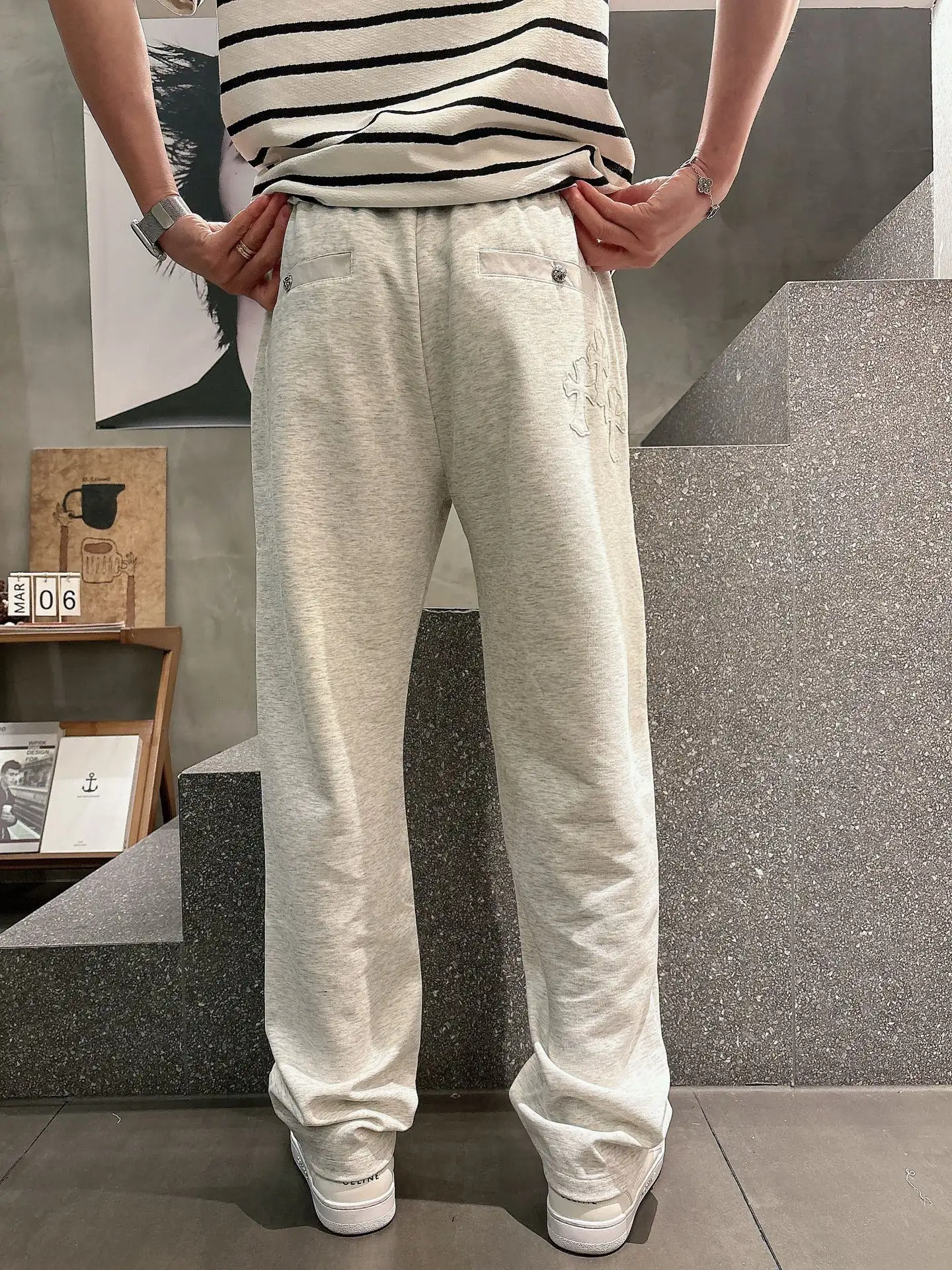 Logo Patch Straight-Leg Sweatpants D22013348 — view 3