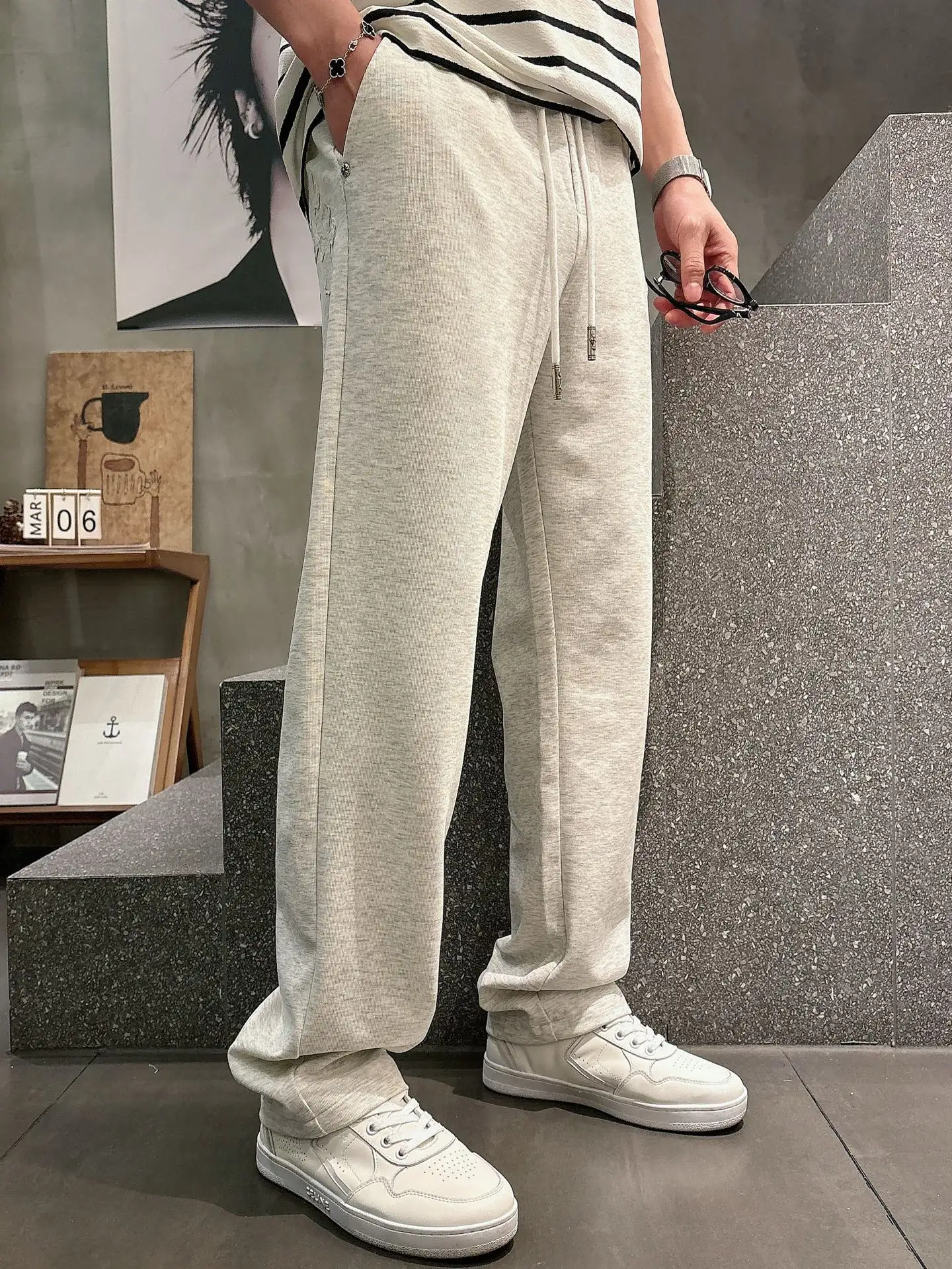 Logo Patch Straight-Leg Sweatpants D22013348 — view 4