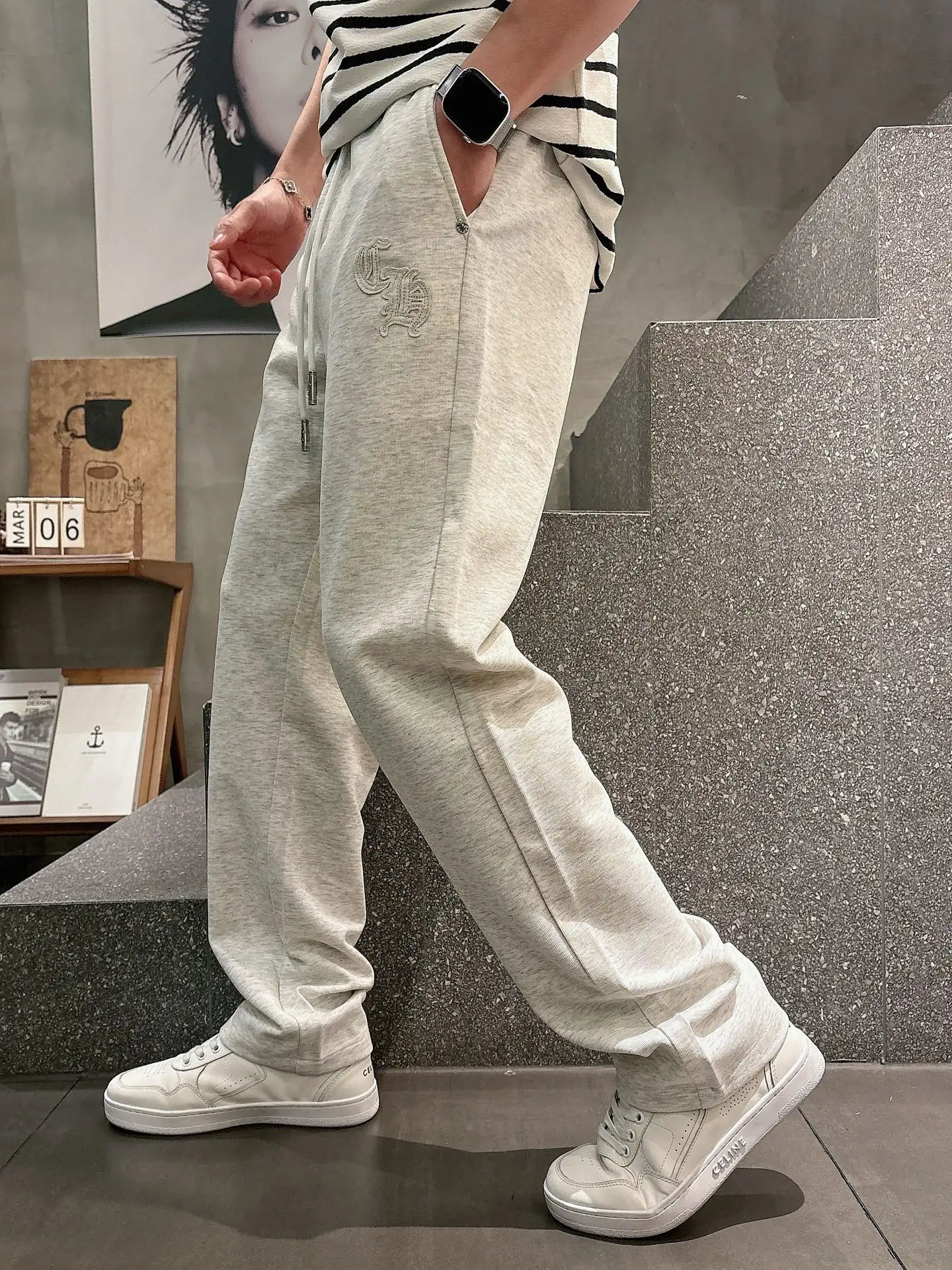 Logo Patch Straight-Leg Sweatpants D22013348 — view 5