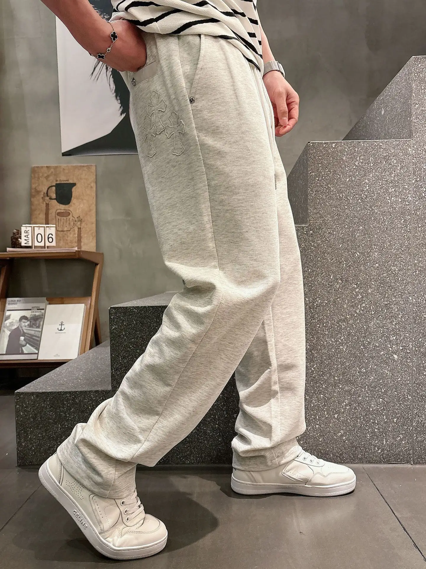 Logo Patch Straight-Leg Sweatpants D22013348 — view 6