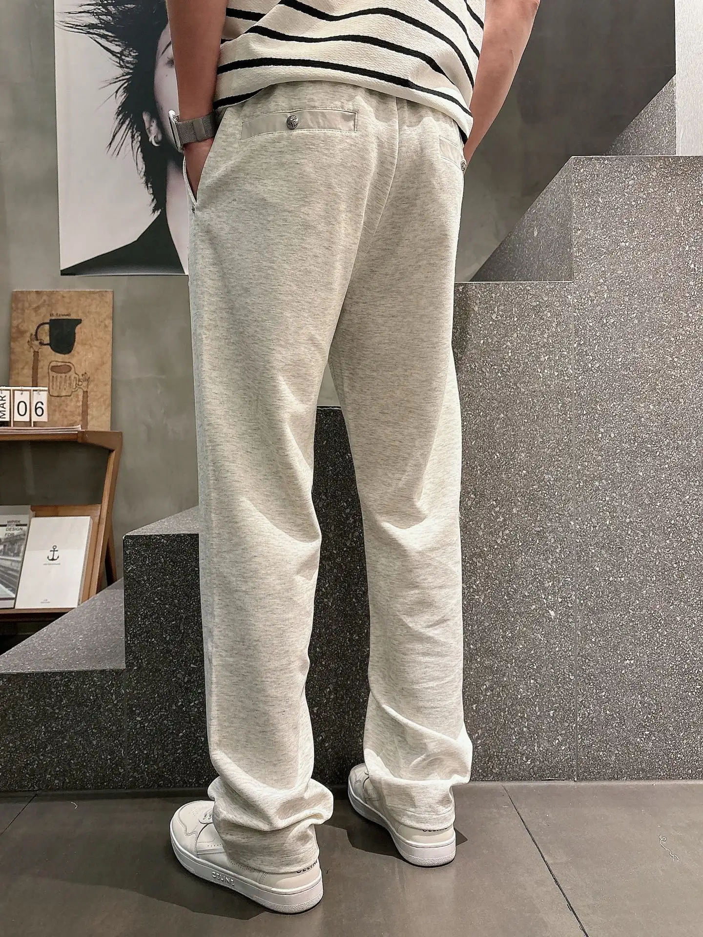 Logo Patch Straight-Leg Sweatpants D22013348 — view 7