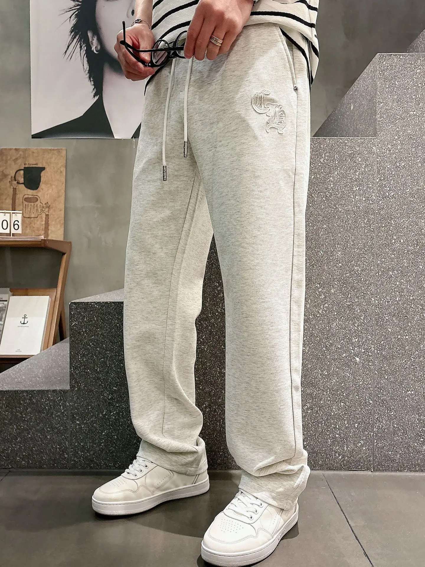 Logo Patch Straight-Leg Sweatpants D22013348 — view 8