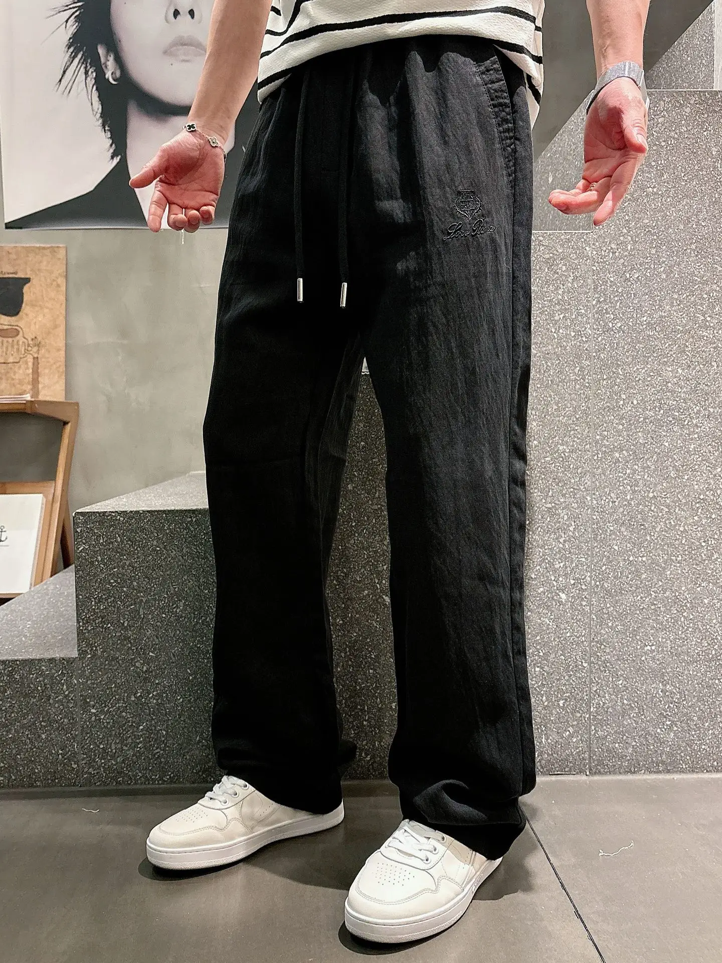 Embroidered Logo Drawstring Casual Trousers D23513343 — view 2