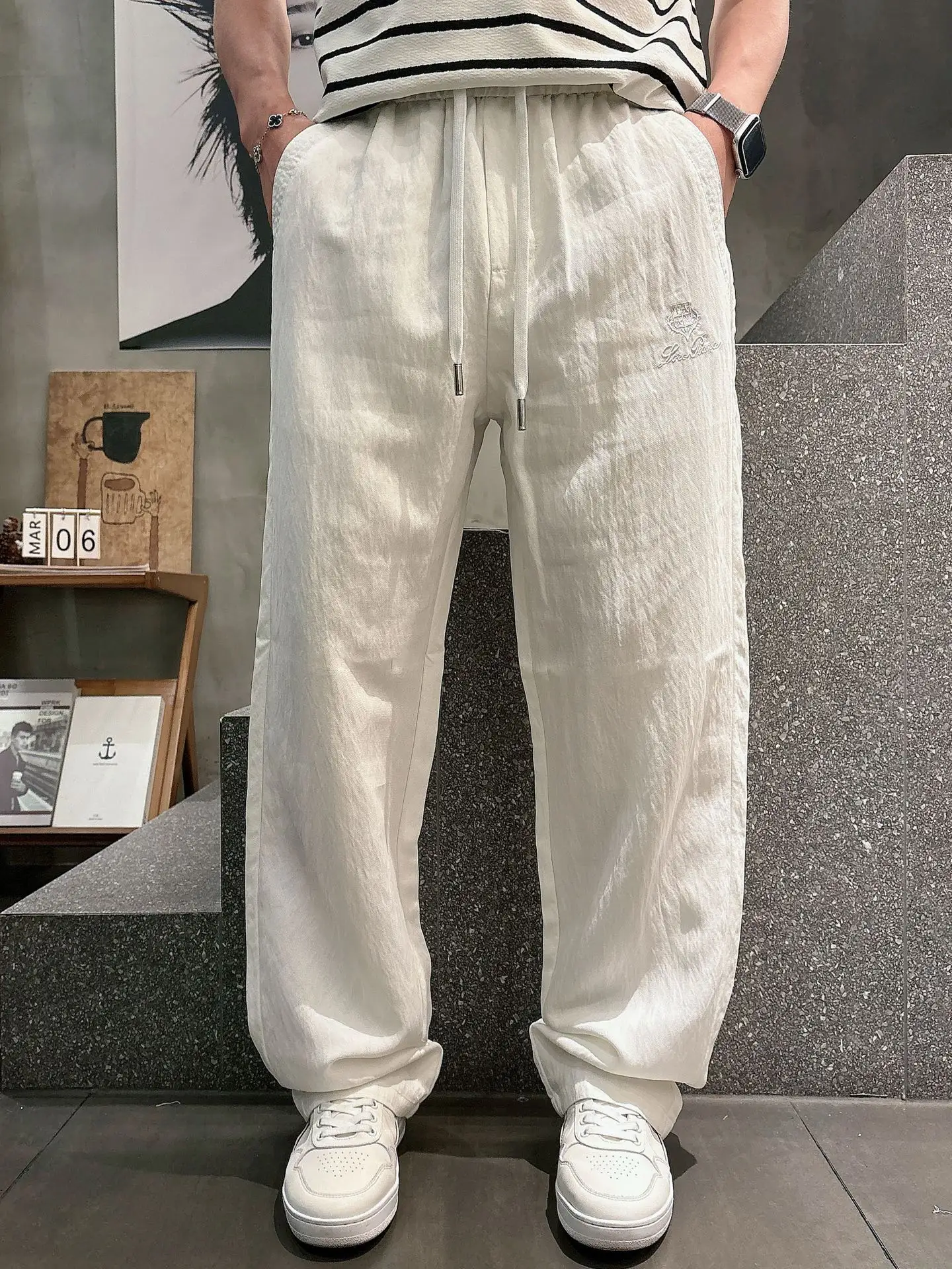 Embroidered Logo Drawstring Trousers D23513342