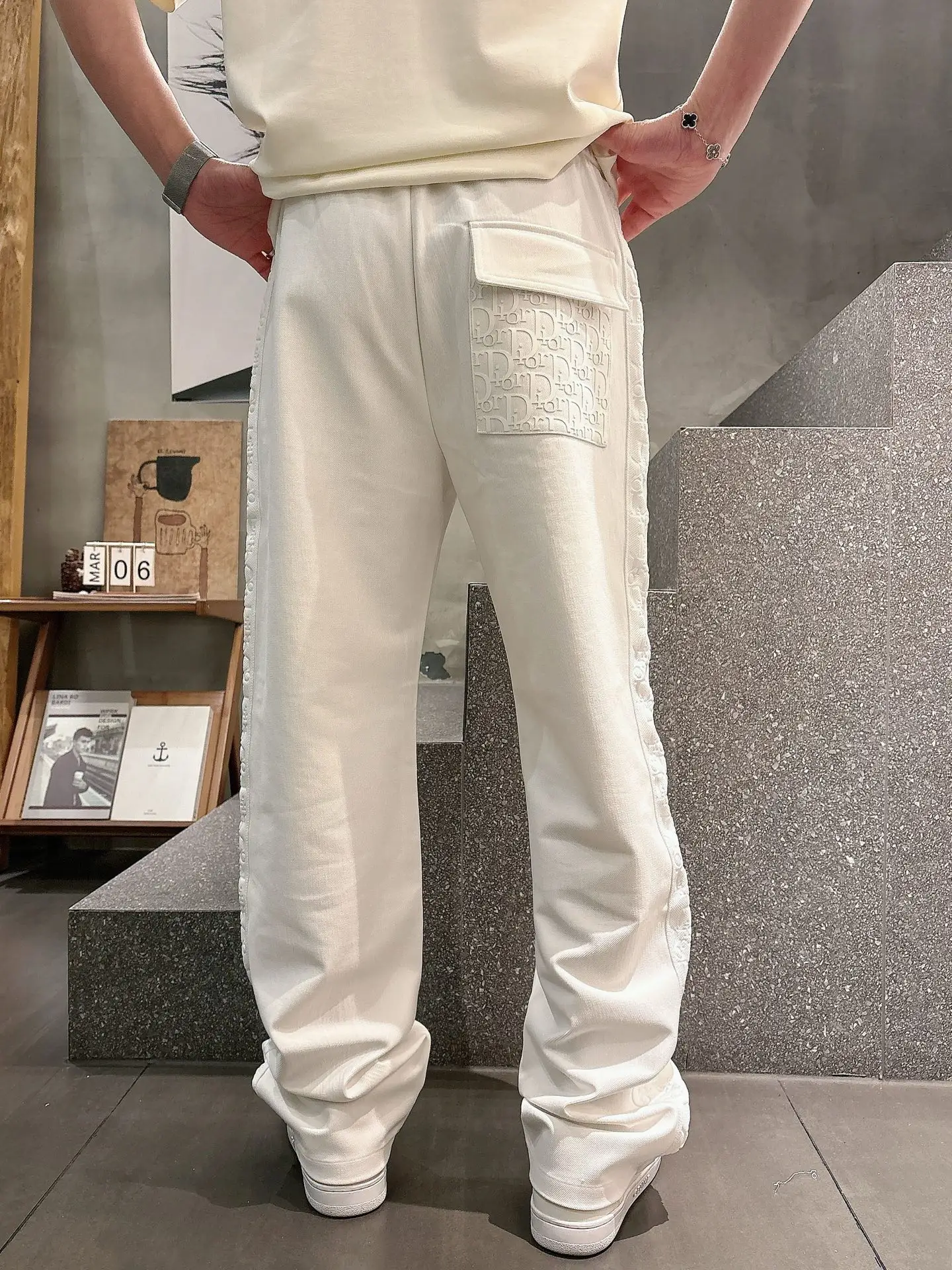 Logo-Jacquard Taped Casual Trousers D23513336 — view 3