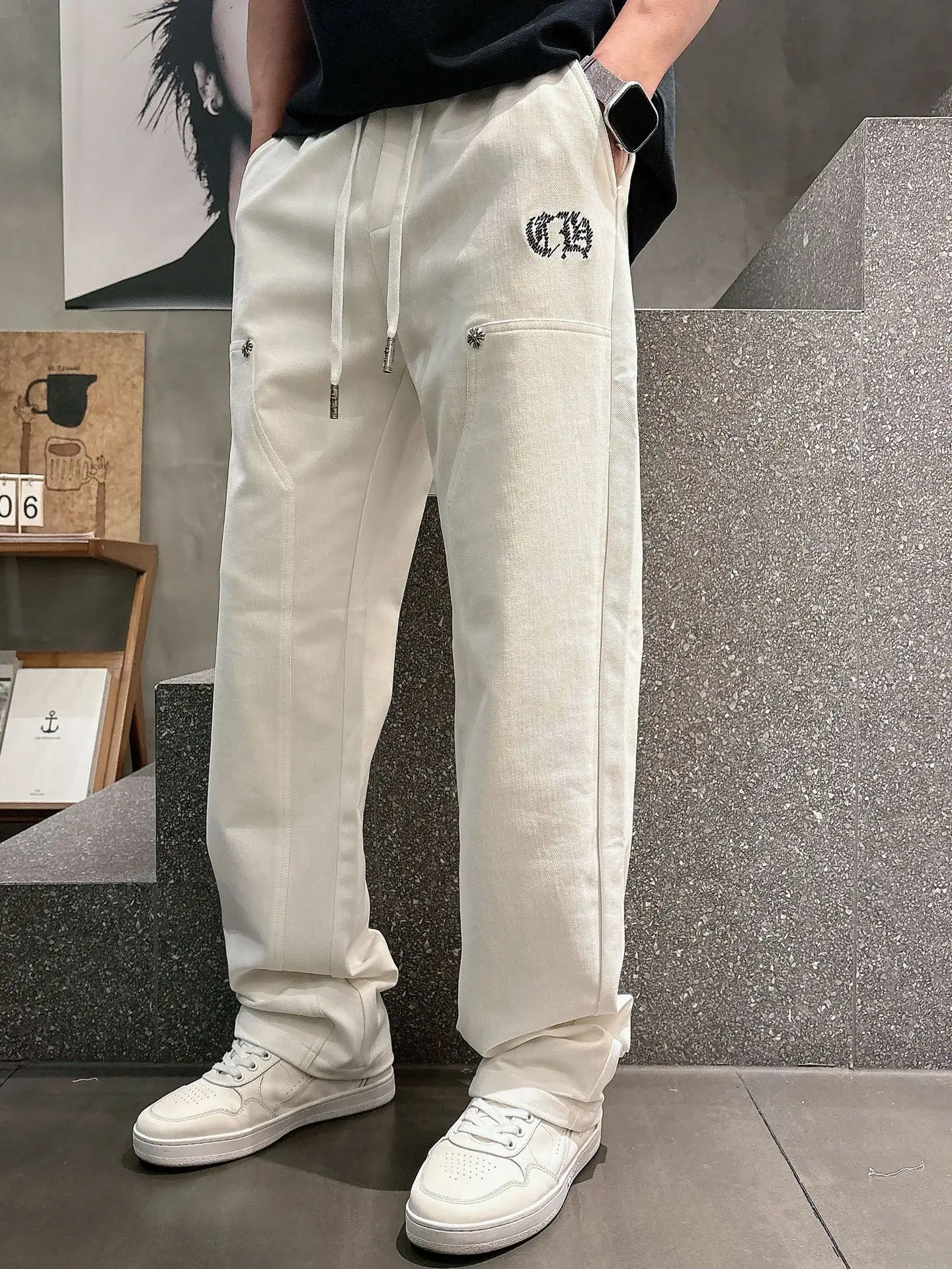 Embroidered Logo Straight-Leg Sweatpants D23013338