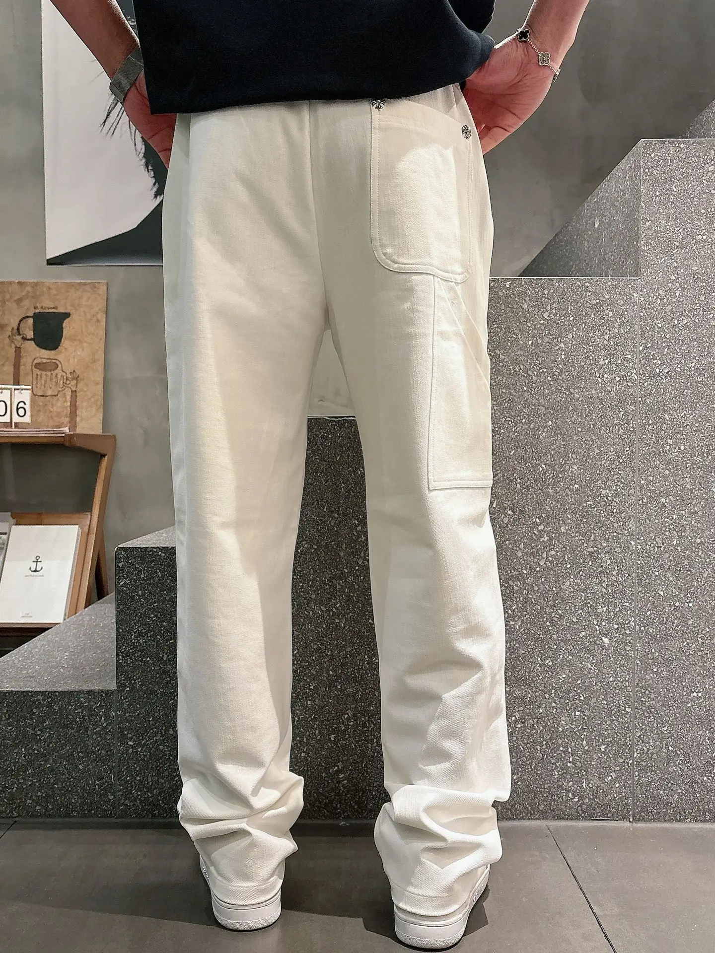 Embroidered Logo Straight-Leg Sweatpants D23013338 — view 4