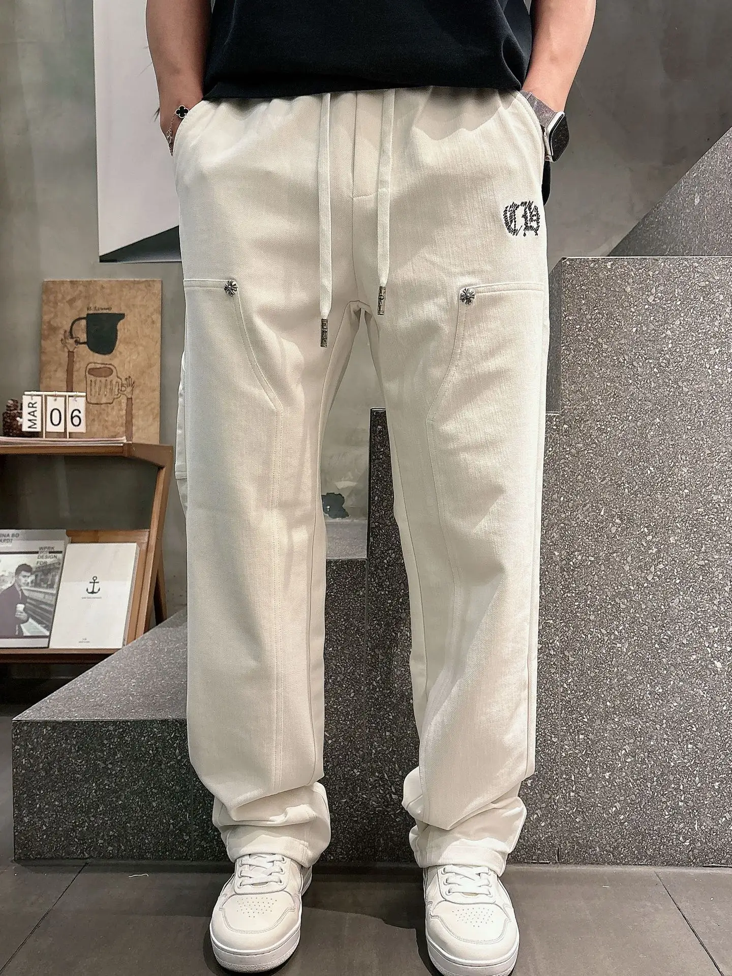 Embroidered Logo Straight-Leg Sweatpants D23013338 — view 8