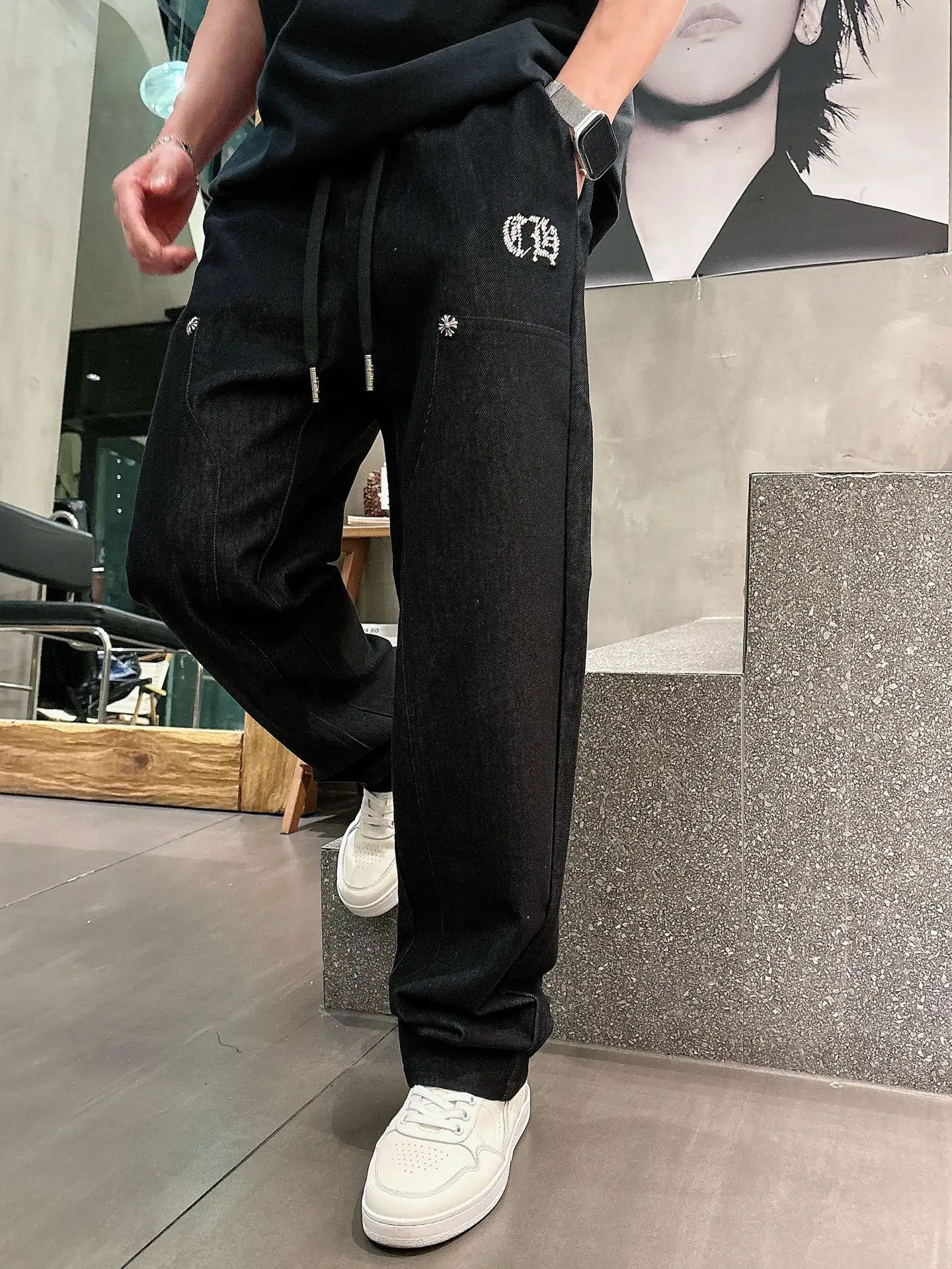 Embroidered Logo Drawstring Trousers D23013339