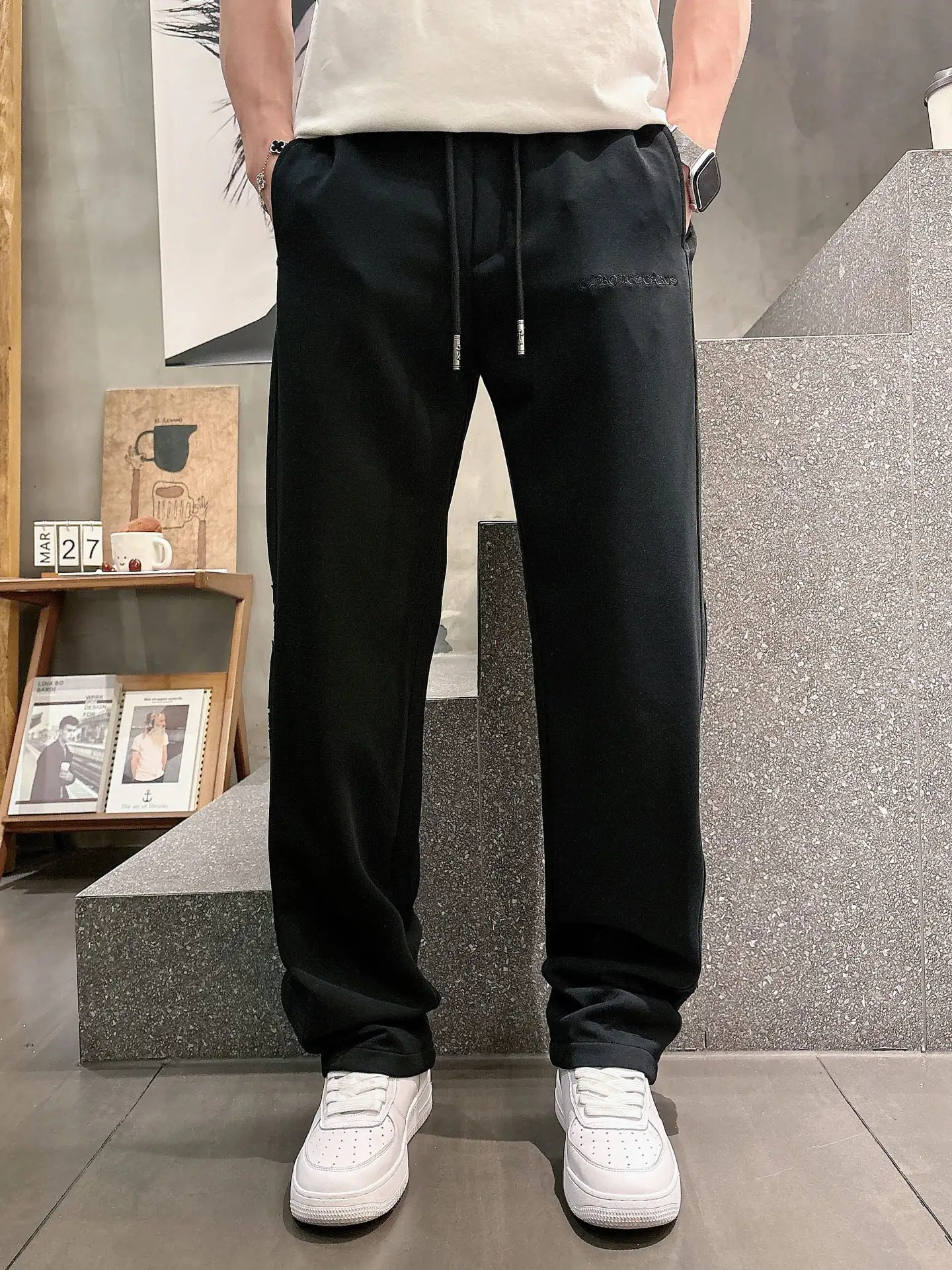 Embroidered Logo Straight-Leg Sweatpants D22512401