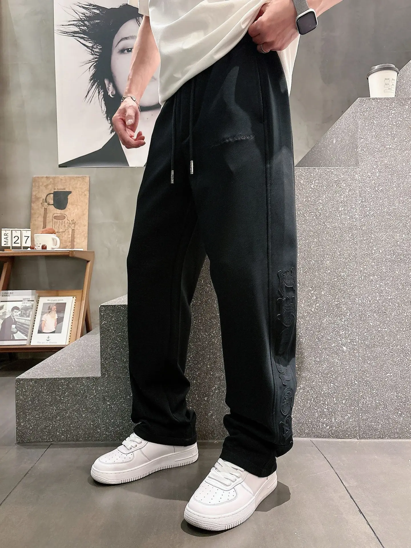 Embroidered Logo Straight-Leg Sweatpants D22512401 — view 2