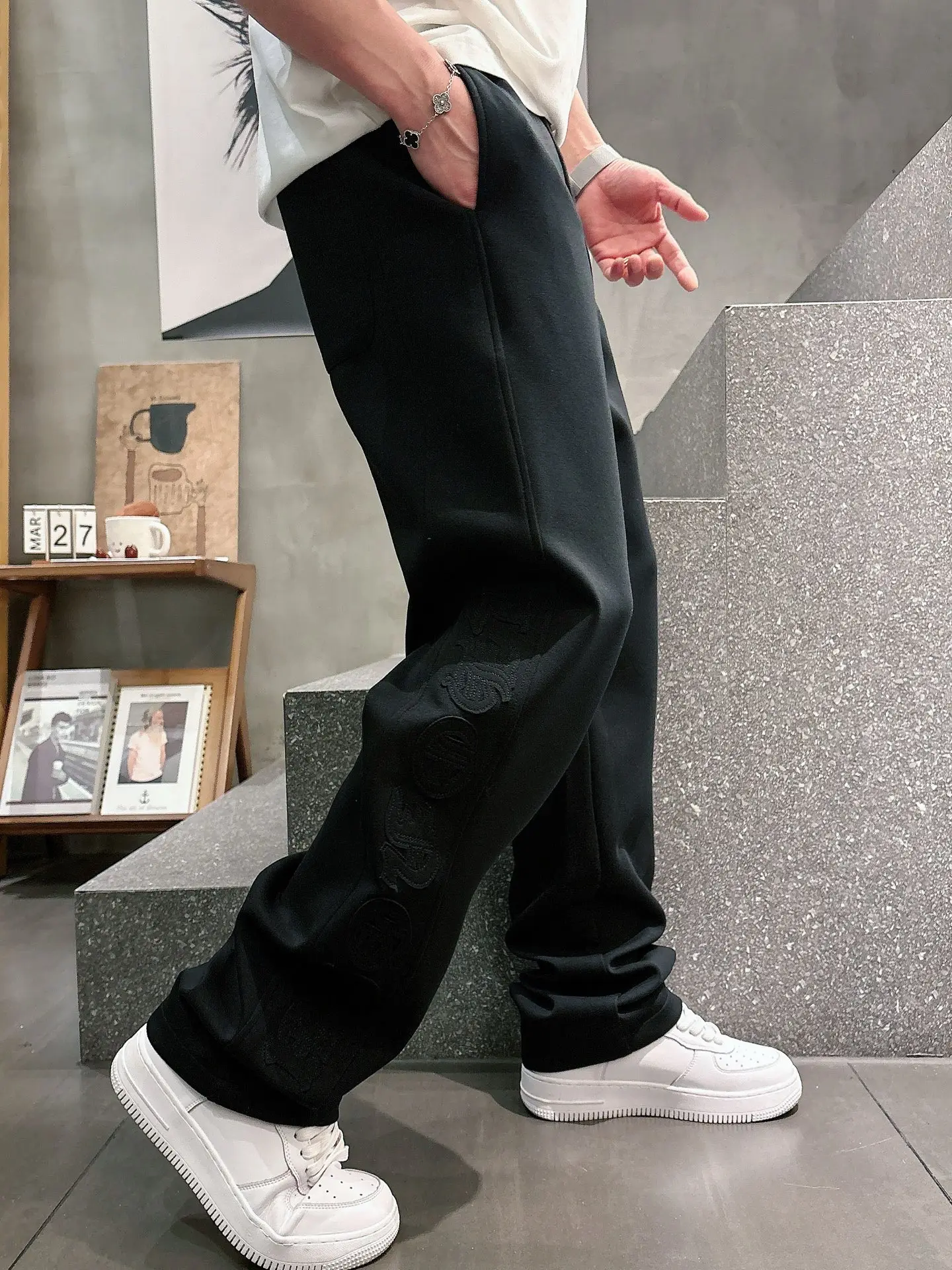Embroidered Logo Straight-Leg Sweatpants D22512401 — view 3