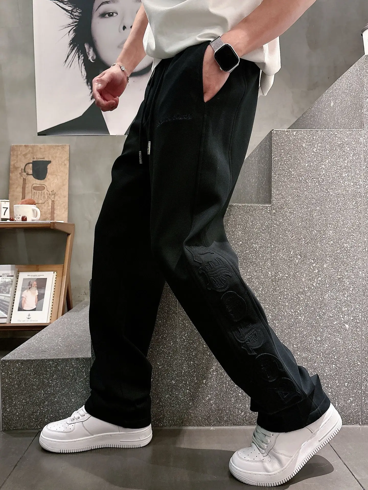 Embroidered Logo Straight-Leg Sweatpants D22512401 — view 9