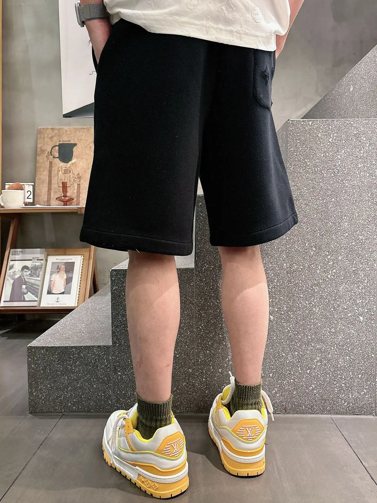 Monogram Burnout Jersey Shorts D21012449 — view 4