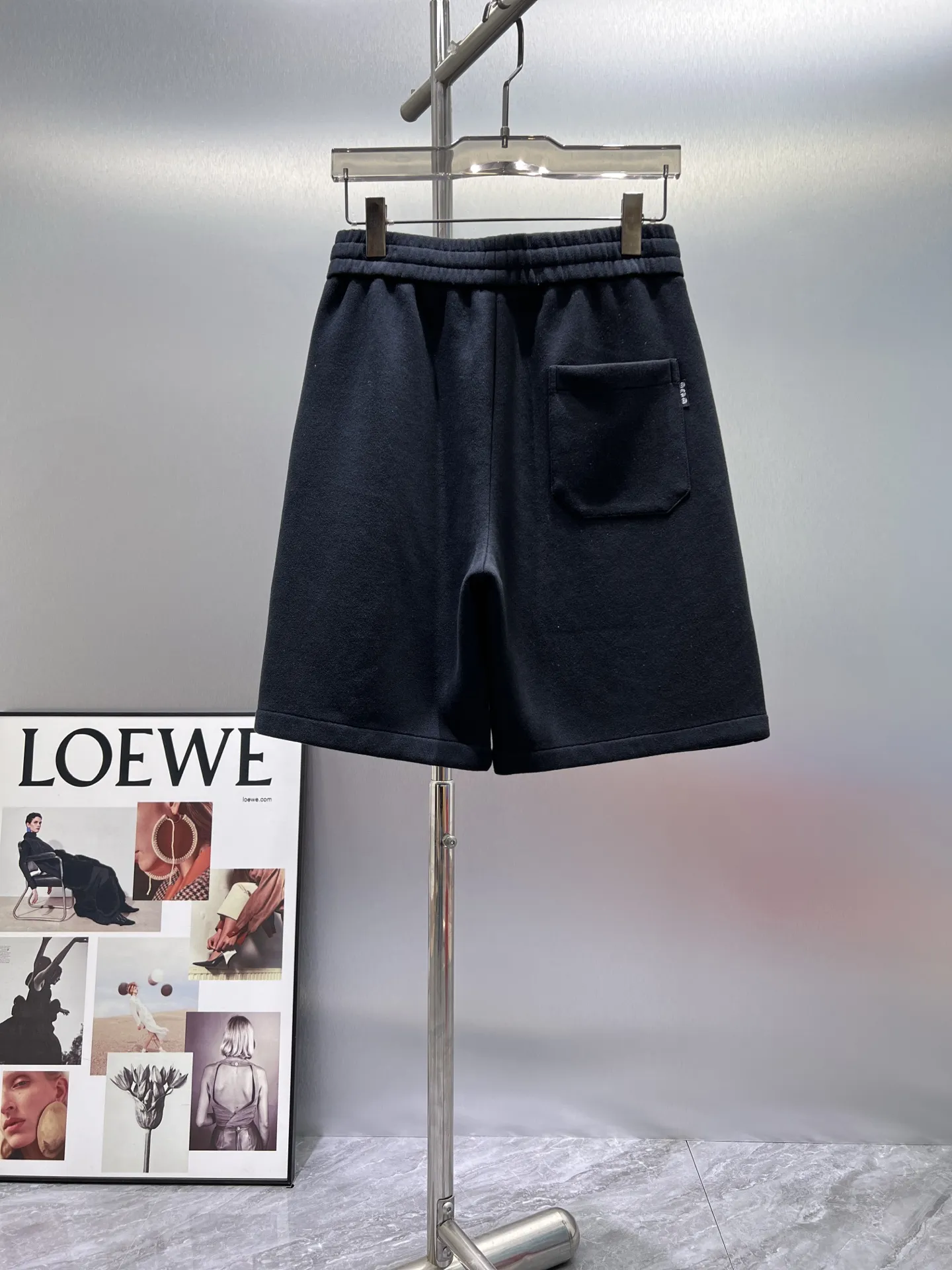 Laser-Cut Logo Appliqué Sweat Shorts D21012423 — view 2
