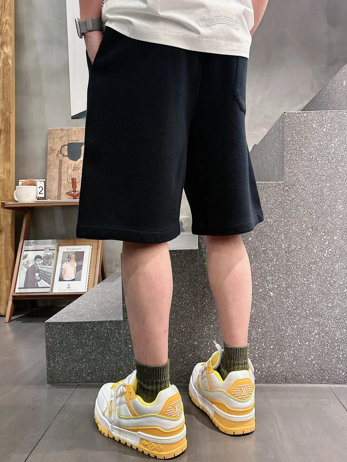 Laser-Burned Logo Cotton Shorts D21012447 — view 6
