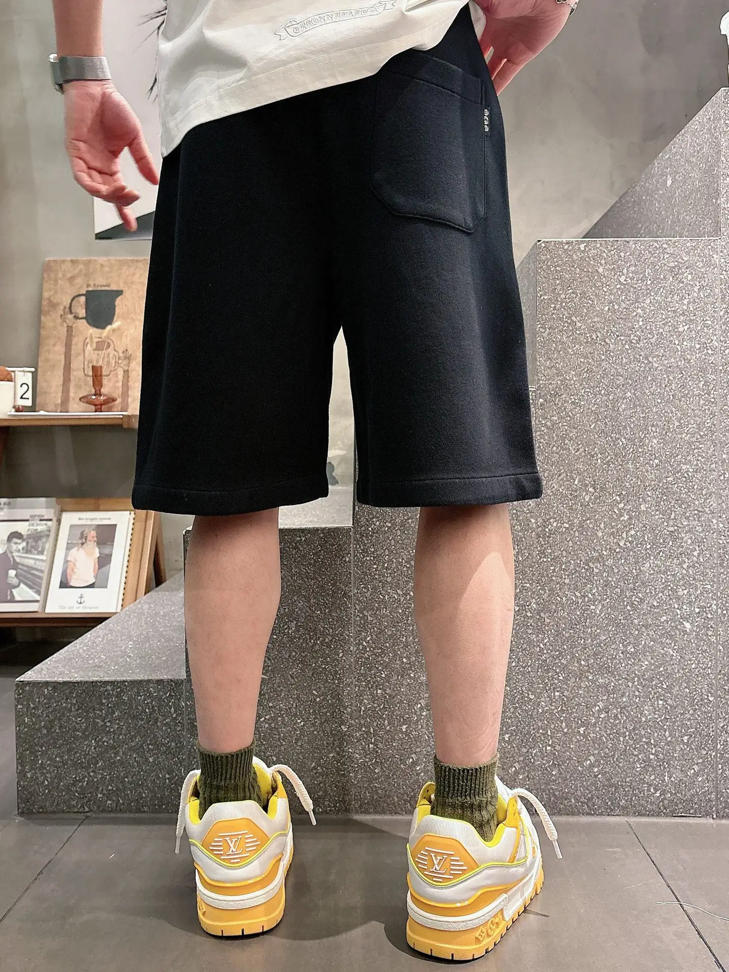 Laser-Burned Logo Cotton Shorts D21012447 — view 9