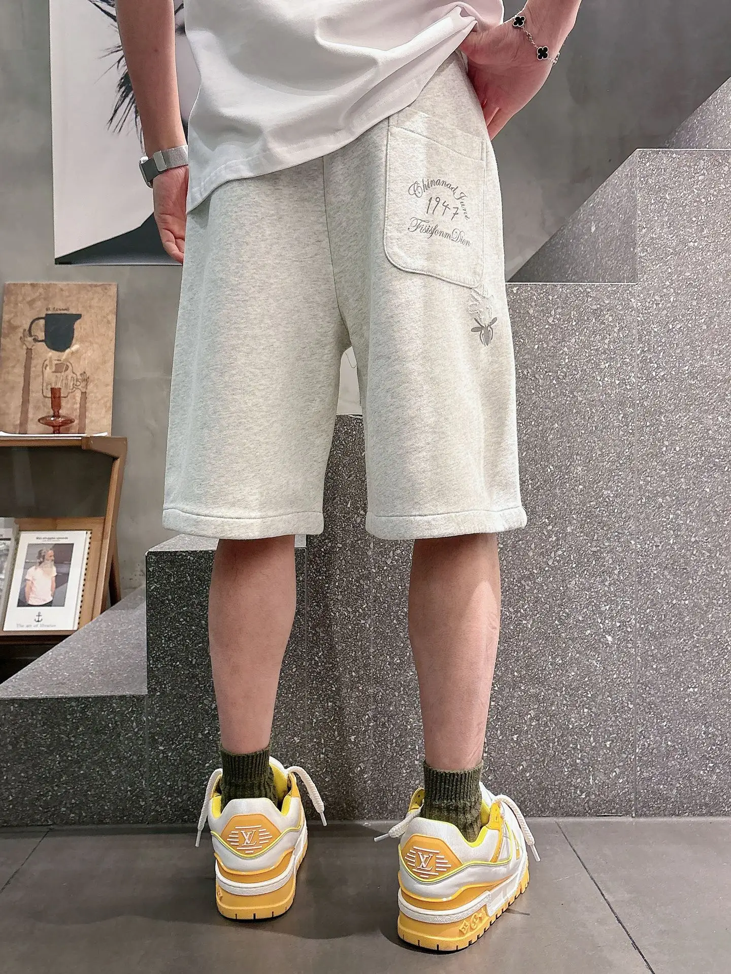Logo Embroidered Cotton-Blend Shorts D21012450 — view 2
