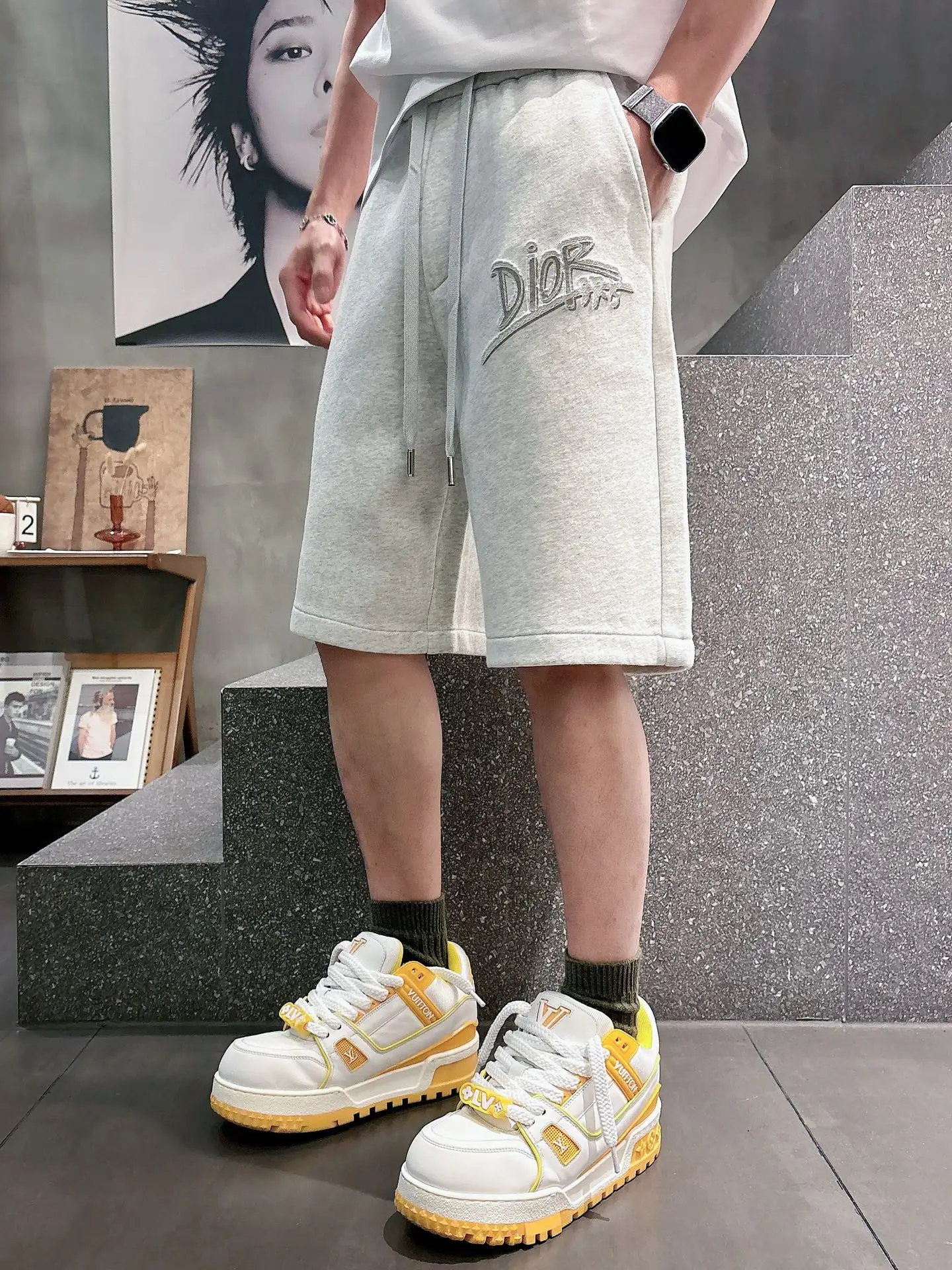 Logo Embroidered Cotton-Blend Shorts D21012450 — view 4