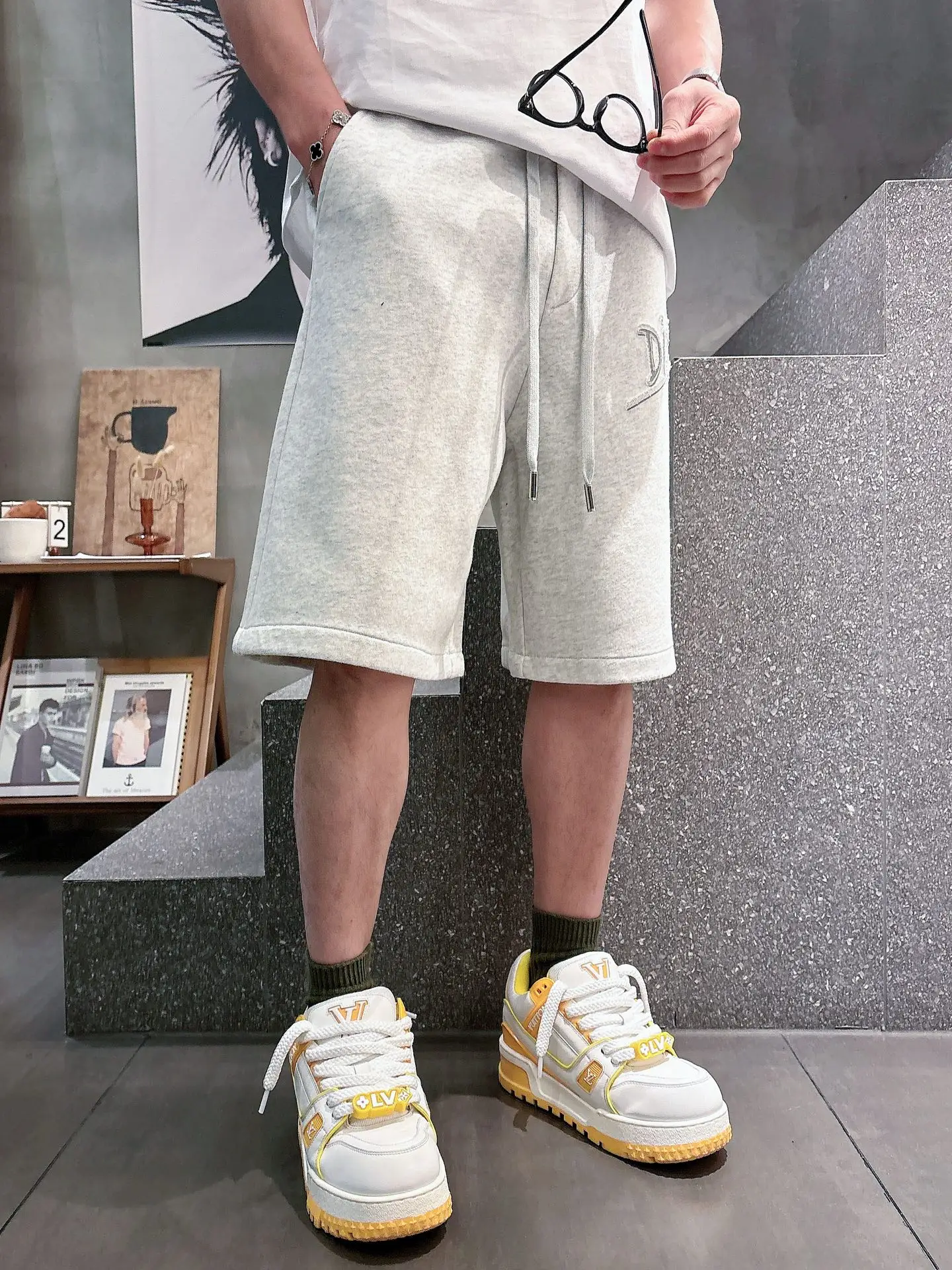 Logo Embroidered Cotton-Blend Shorts D21012450 — view 8