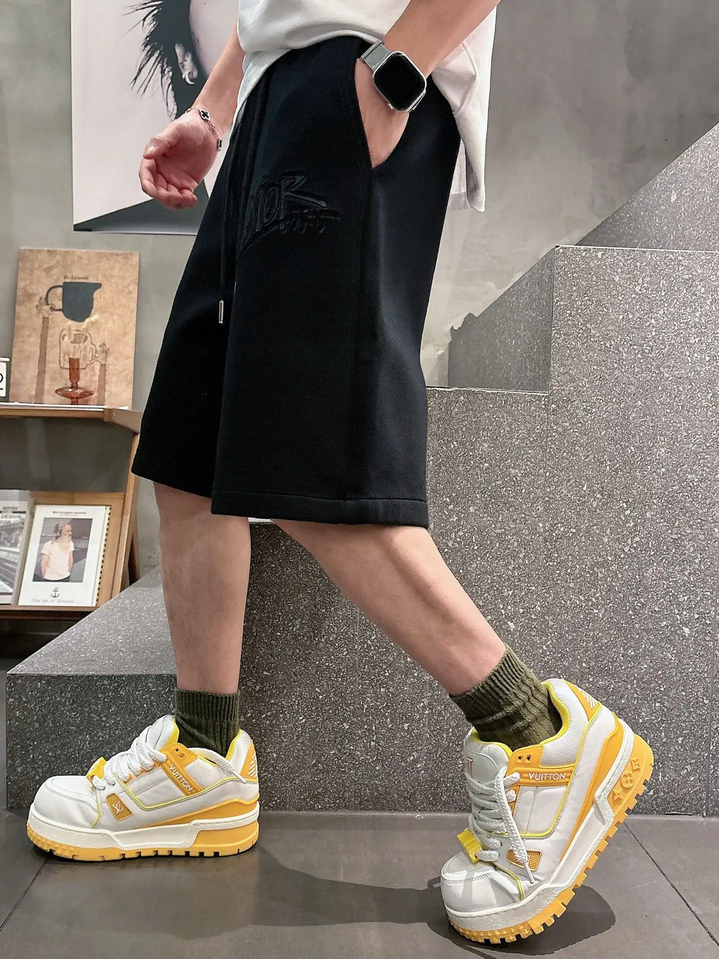 Logo Embroidered Cotton-Blend Shorts D21012451 — view 2